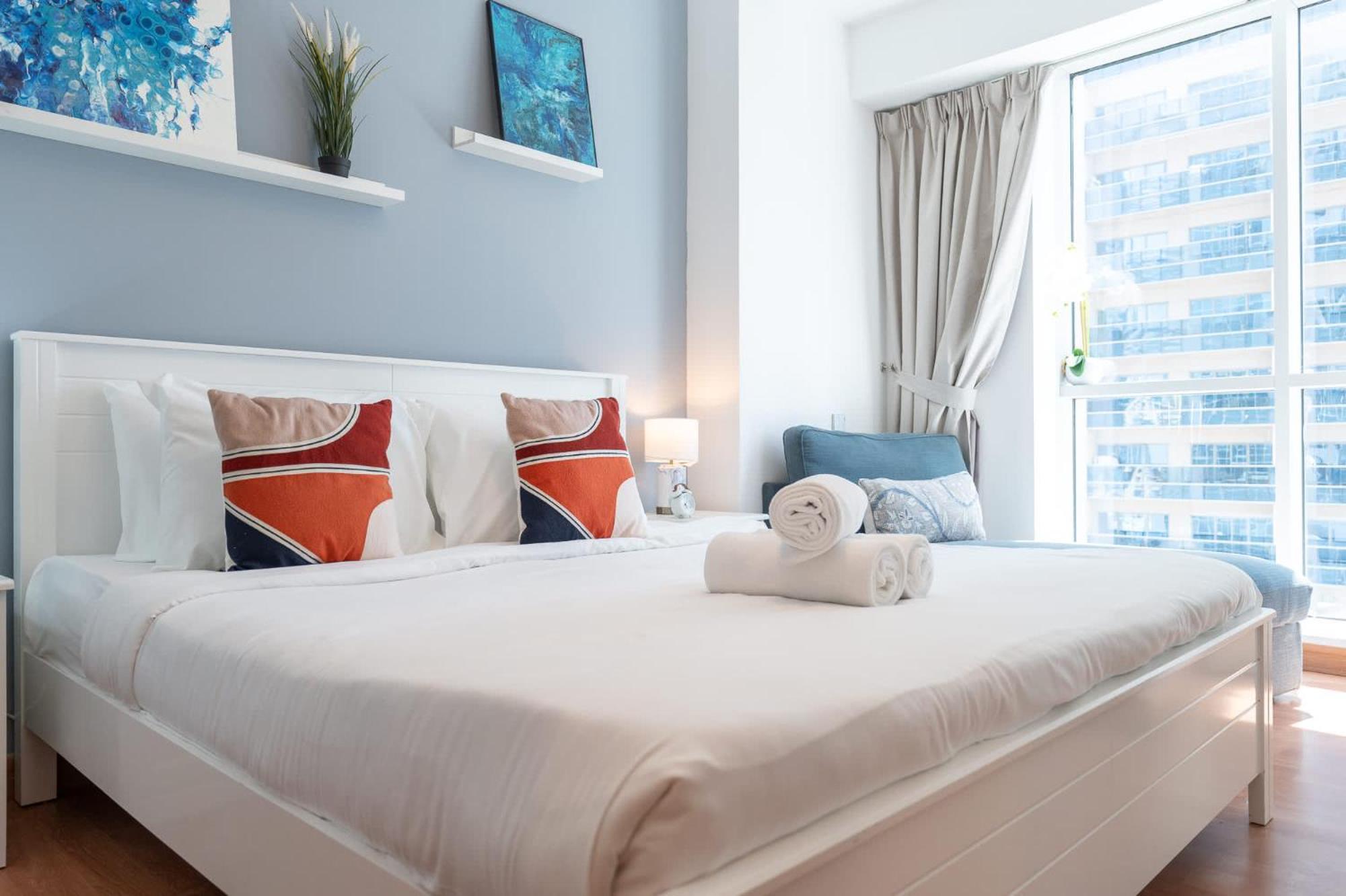 Minimalist Airy 3-bedroom With Cityscape View In Marina Apartment Dubai