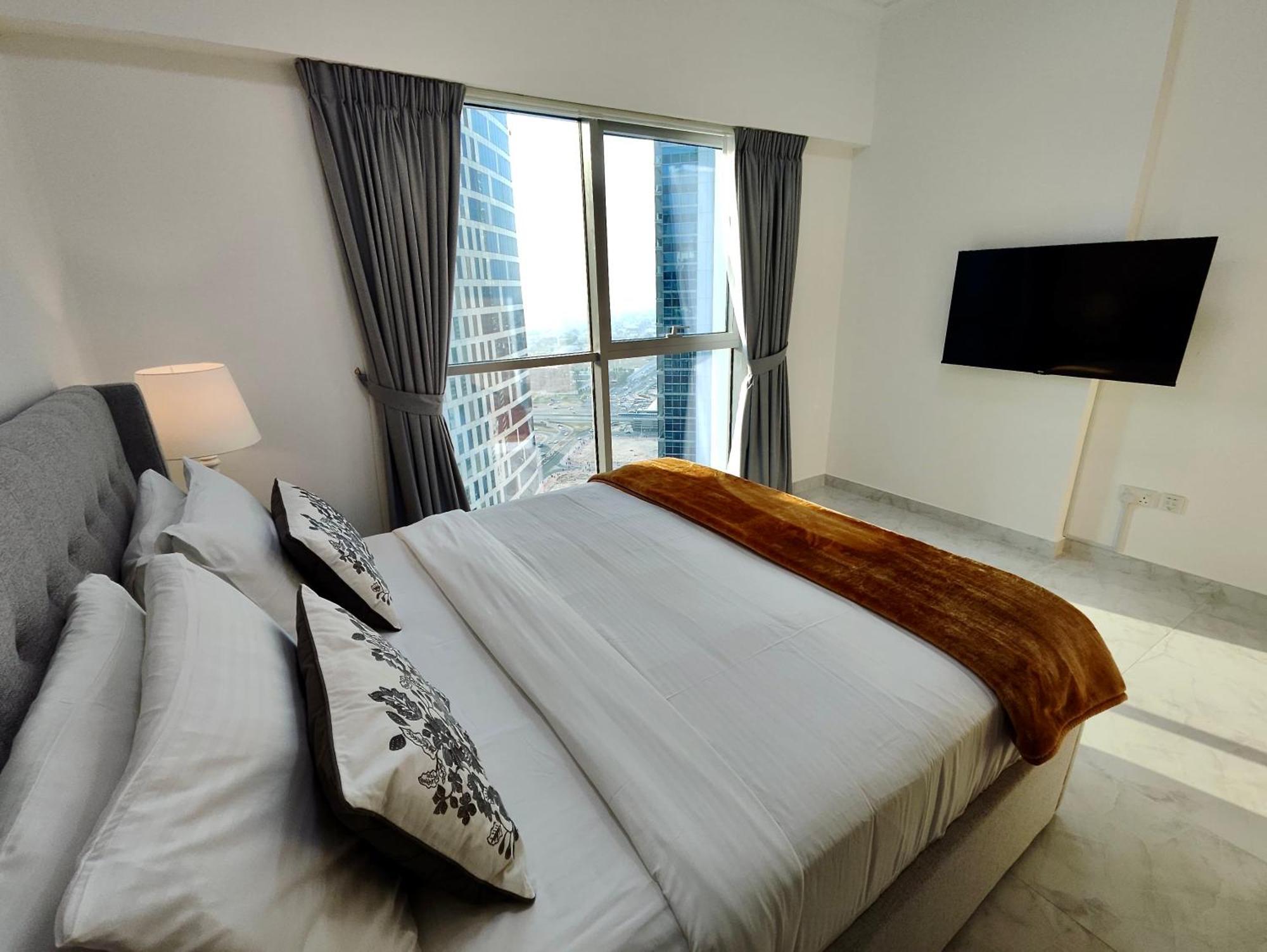 Lux I Executive Tower I Ocean View * Dubai