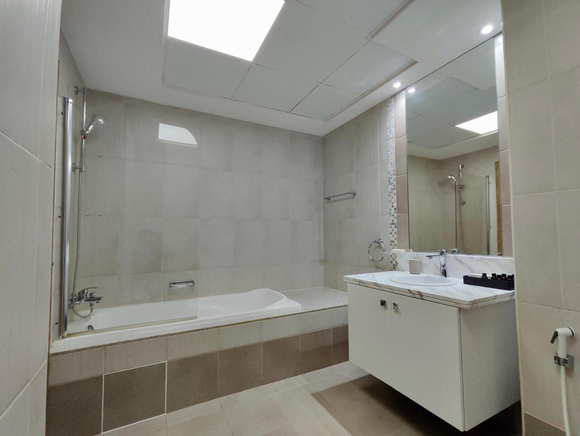Lux I Executive Tower I Ocean View * Dubai