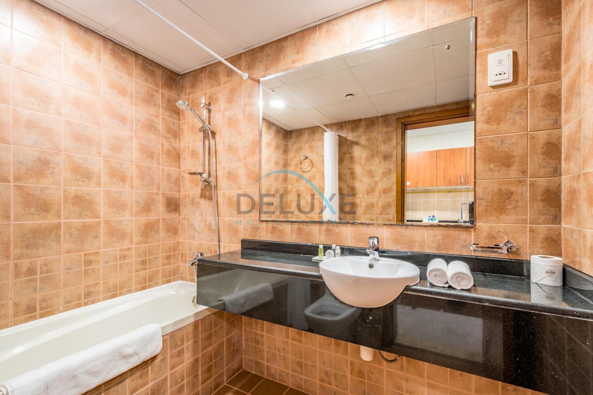 Chic In The Crescent A, Production By Deluxe Homes Apartment Dubai
