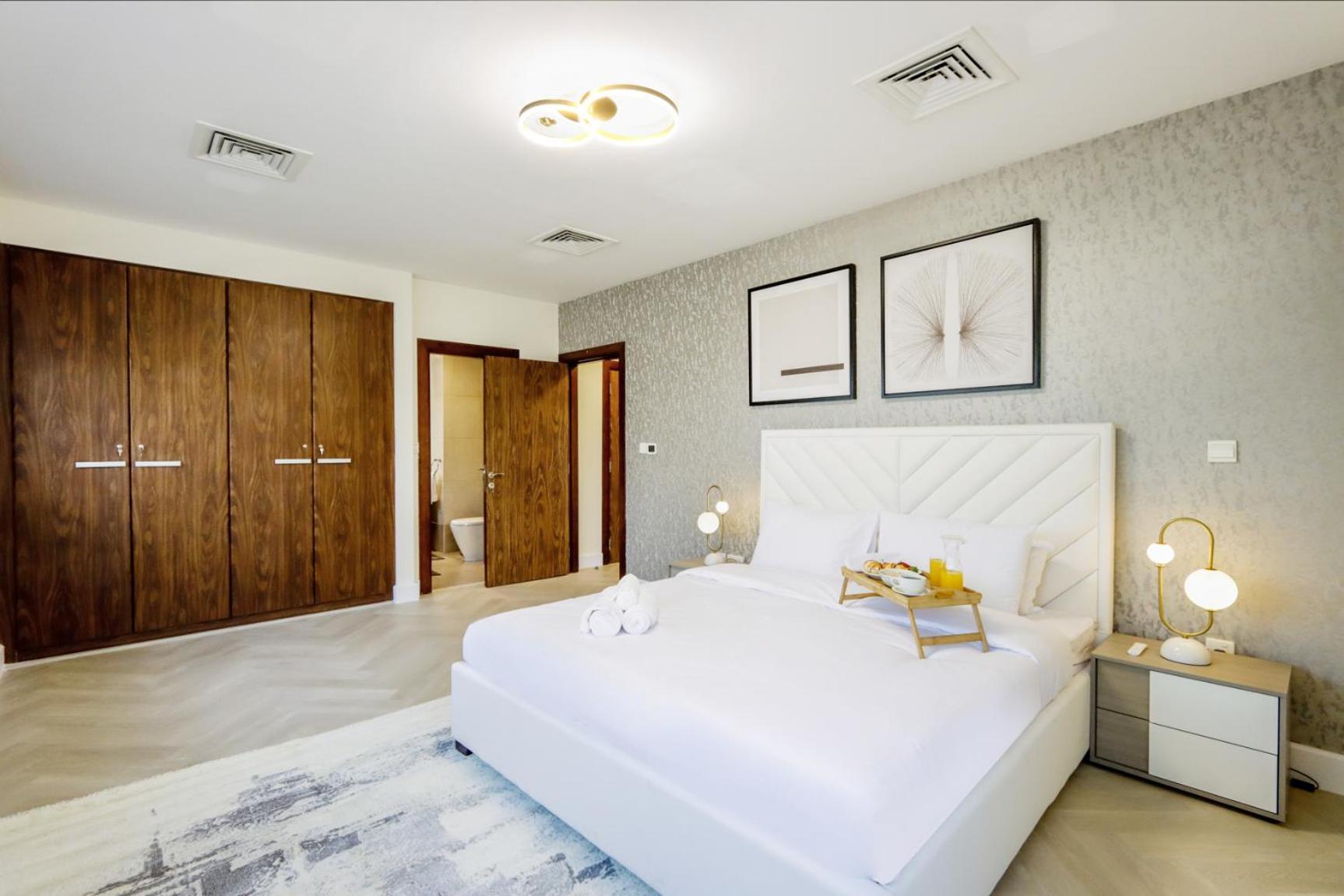 Livbnb - Burj Khalifa View 2br Spacious * Dubai