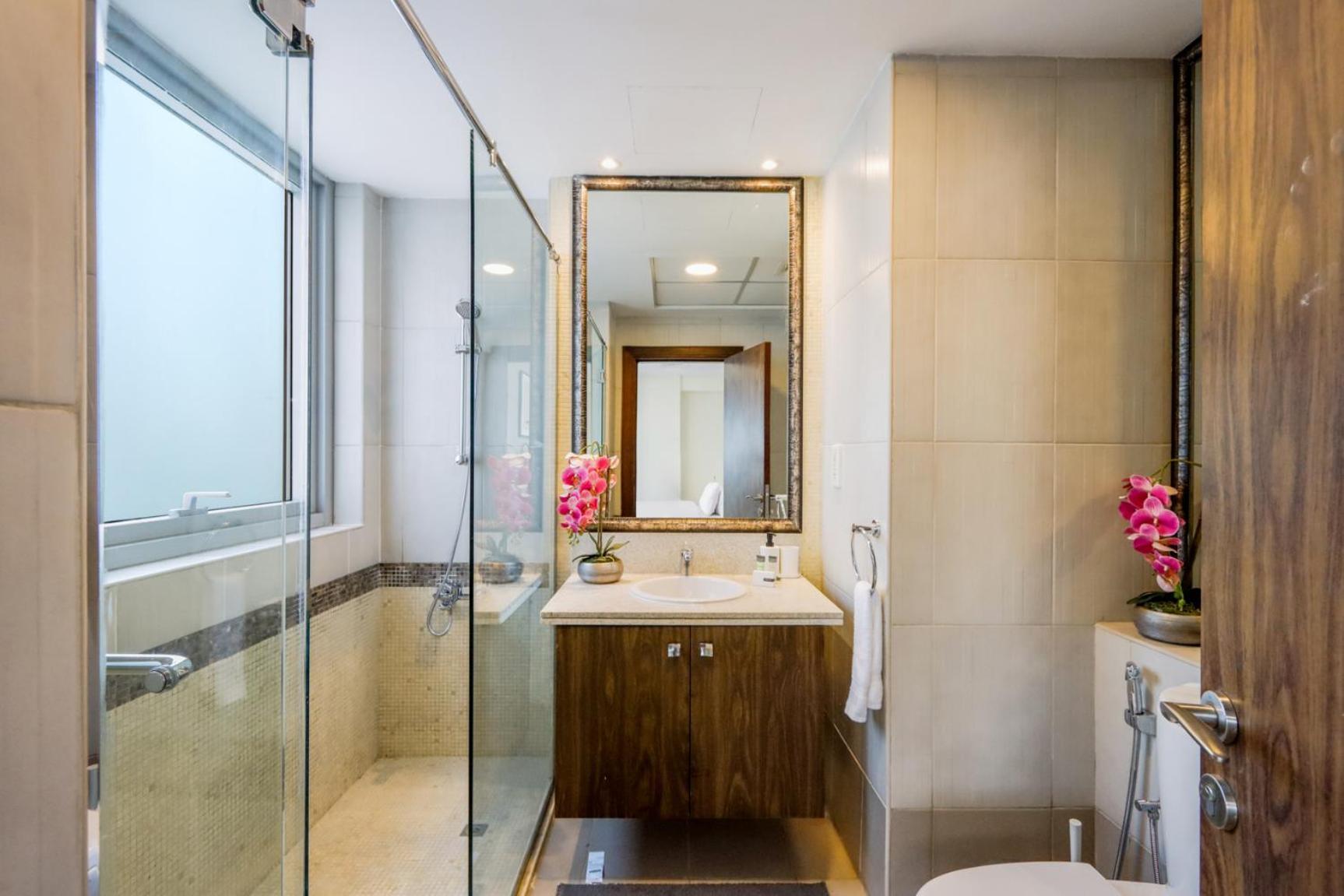 Livbnb - Burj Khalifa View 2br Spacious * Dubai