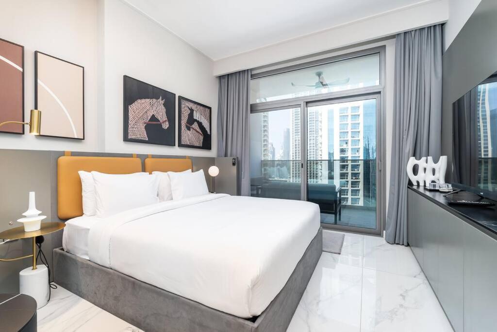 Vogue Mag318 Downtown Skyline View With Steps From Burj Khalifa And Mall Apartment Dubai