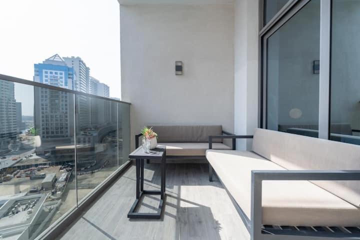Vogue Mag318 Downtown Skyline View With Steps From Burj Khalifa And Mall Apartment Dubai