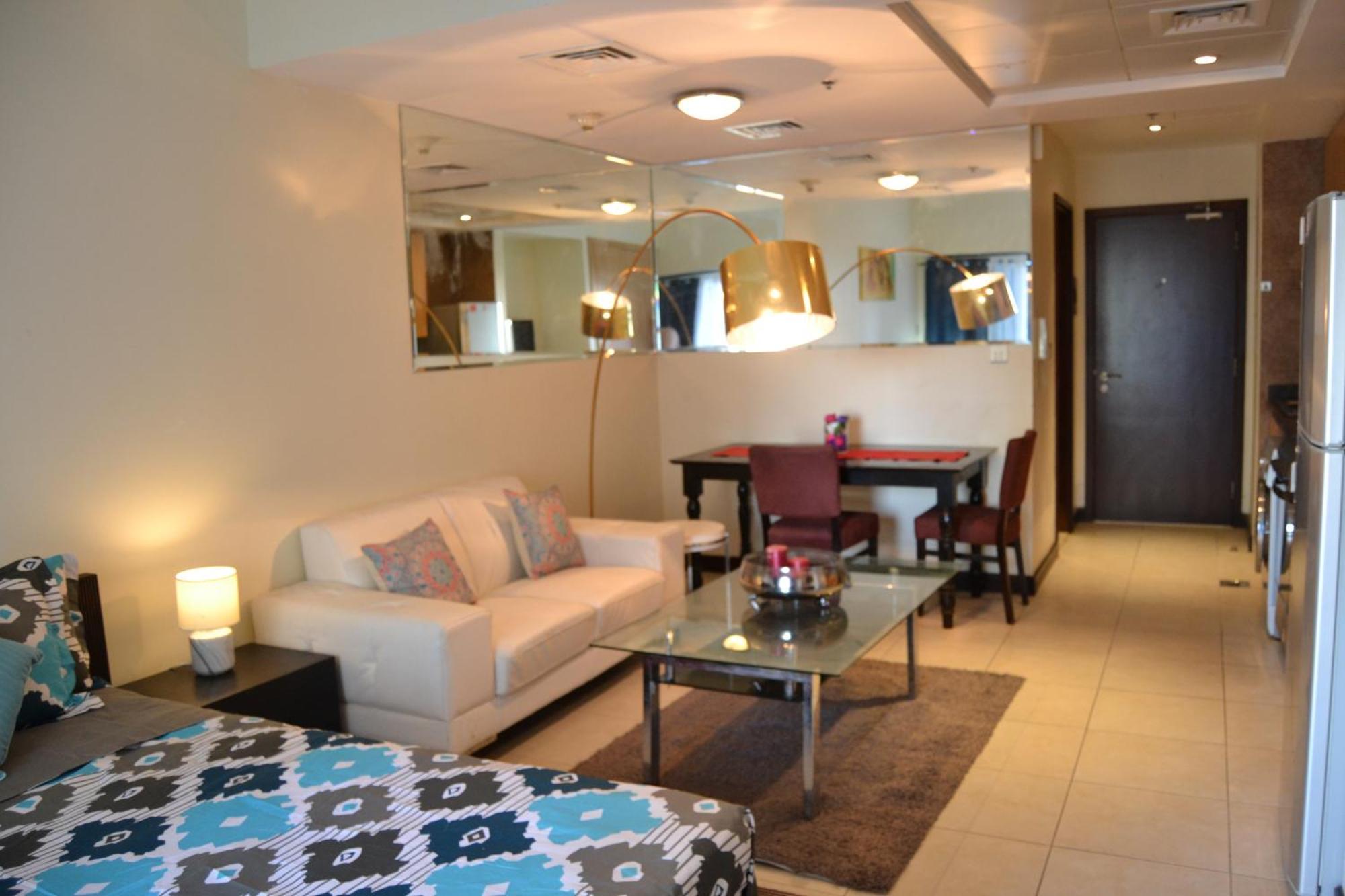 Click - Jlt - & Balcony Lakes View Entire -jn Dubai