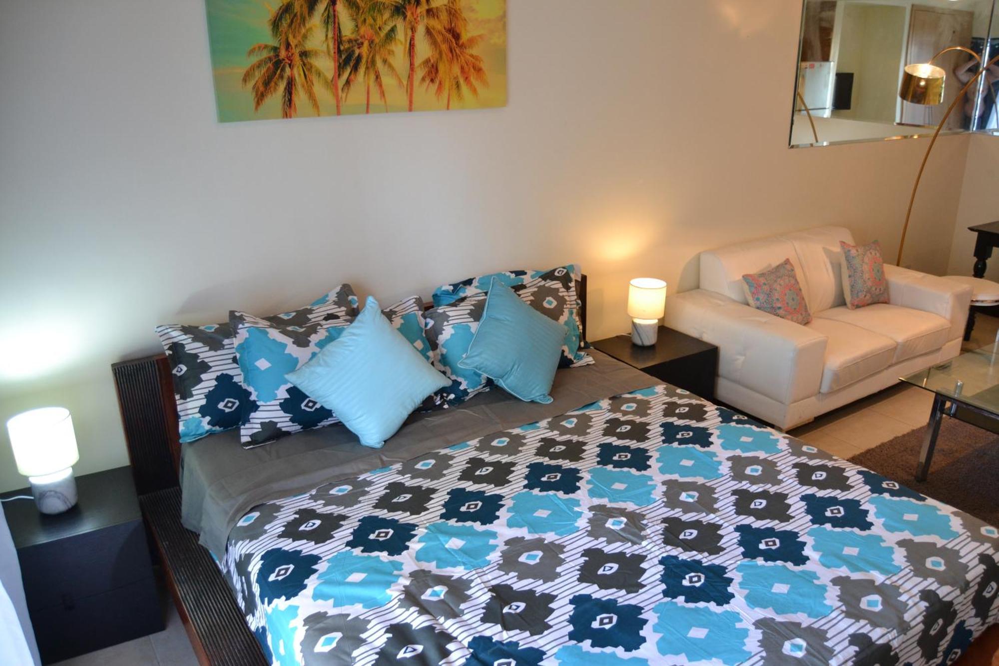 Click - Jlt - & Balcony Lakes View Entire -jn Apartment