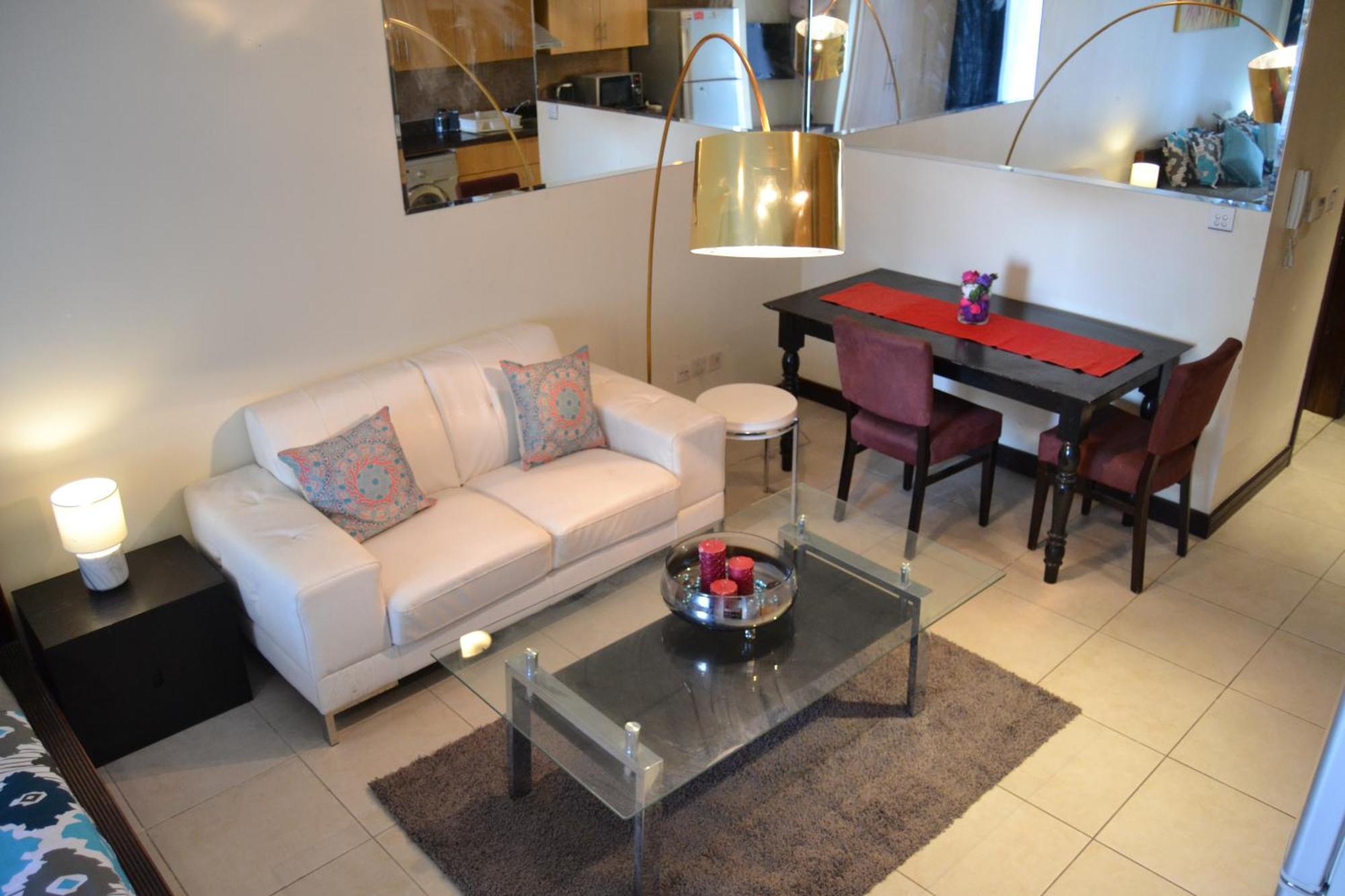 Click - Jlt - & Balcony Lakes View Entire -jn Apartment