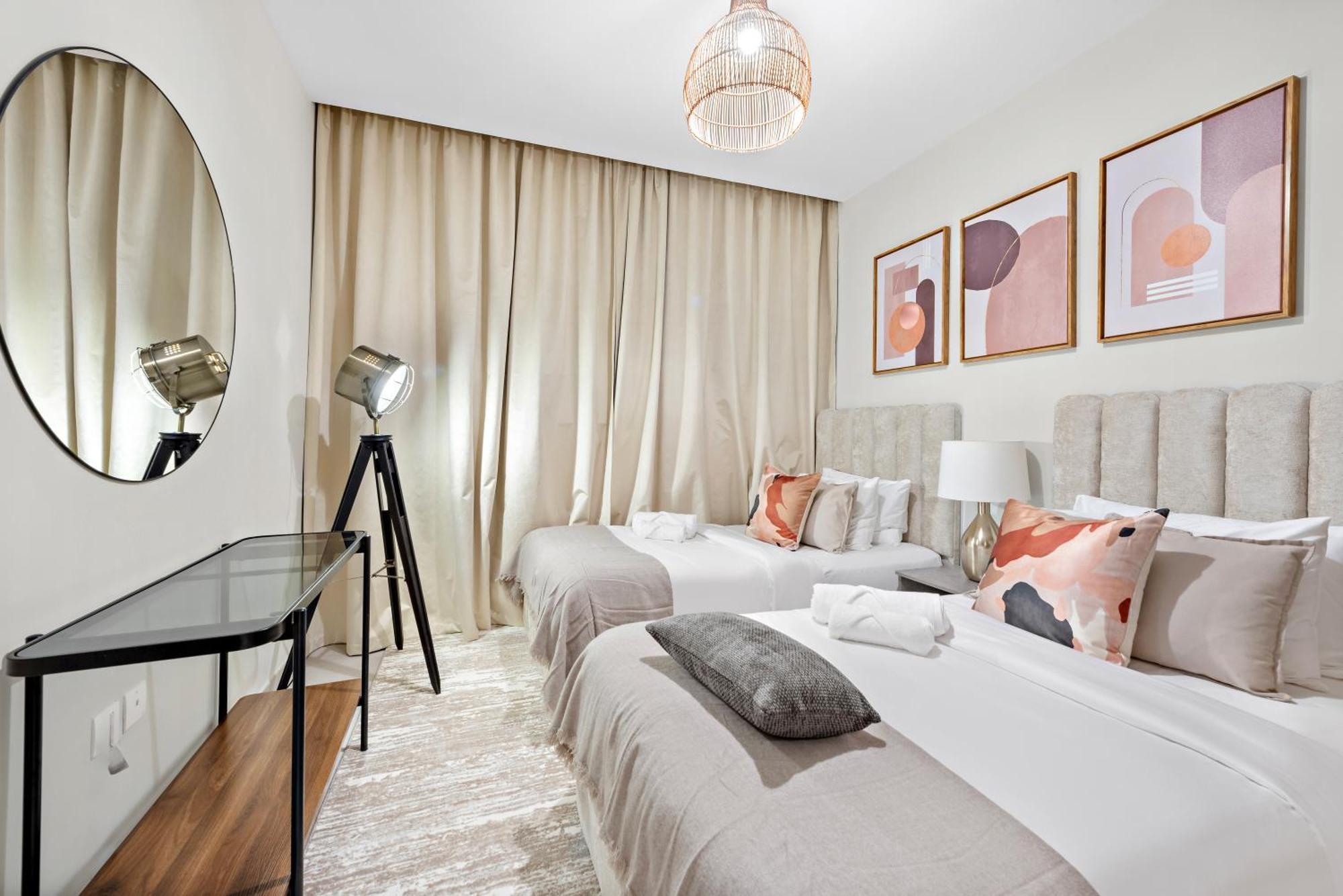 Luxurious 2br With Pool & Gym Access L Near Downtown Apartment Dubai