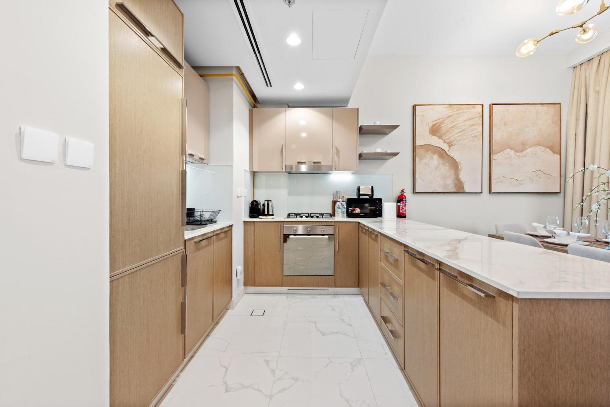 Luxurious 2br With Pool & Gym Access L Near Downtown *