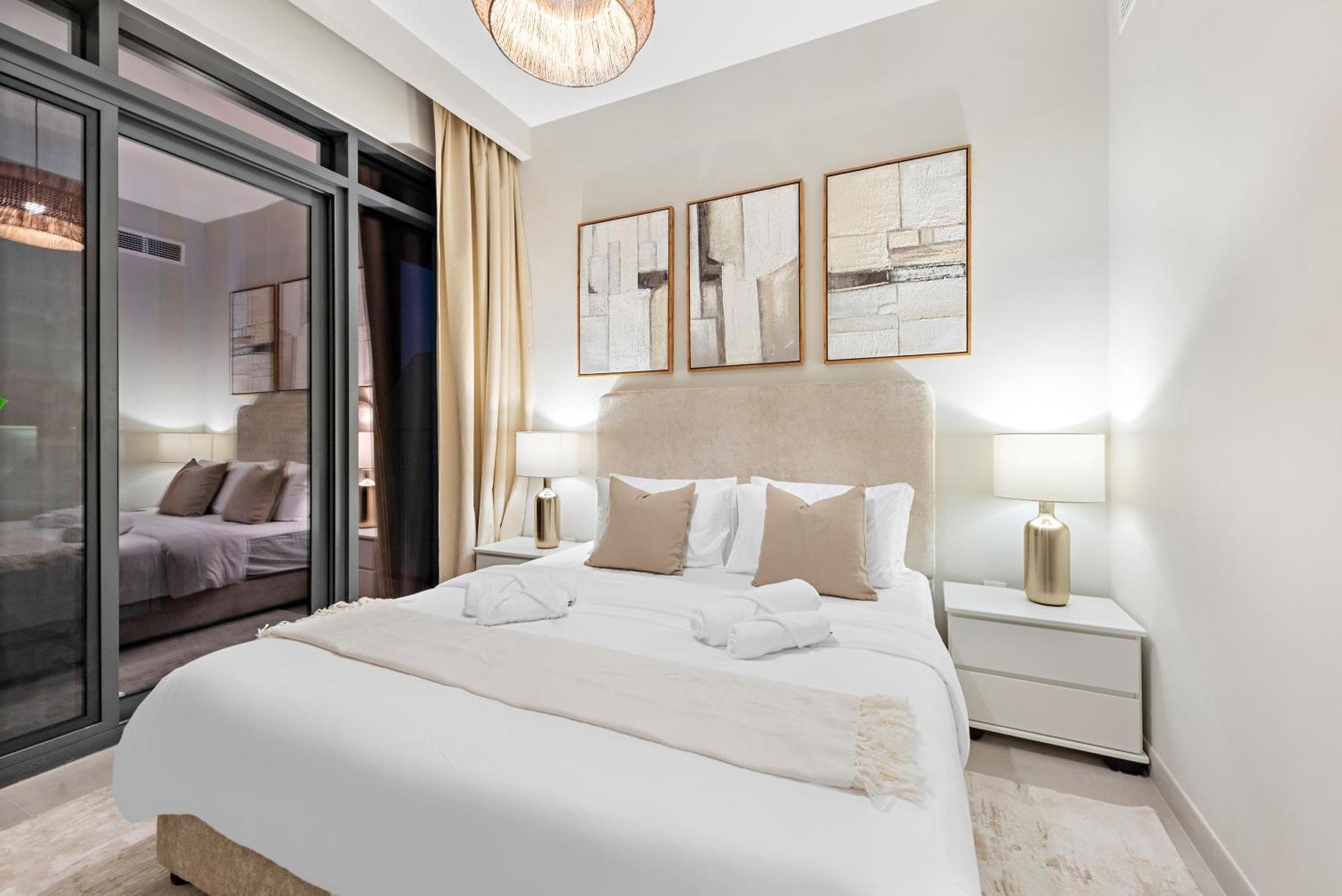 Luxurious 2br With Pool & Gym Access L Near Downtown Dubai