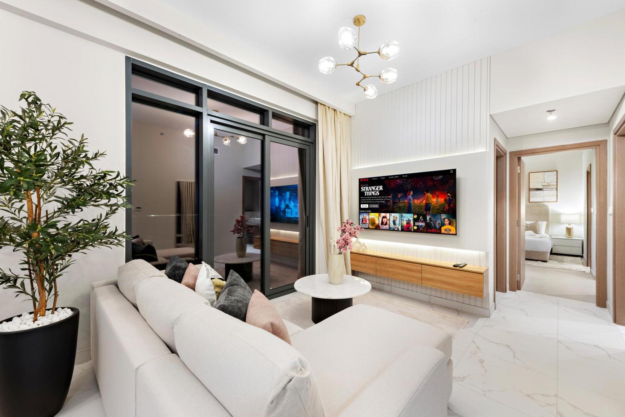 Apartment Luxurious 2br With Pool & Gym Access L Near Downtown Dubai