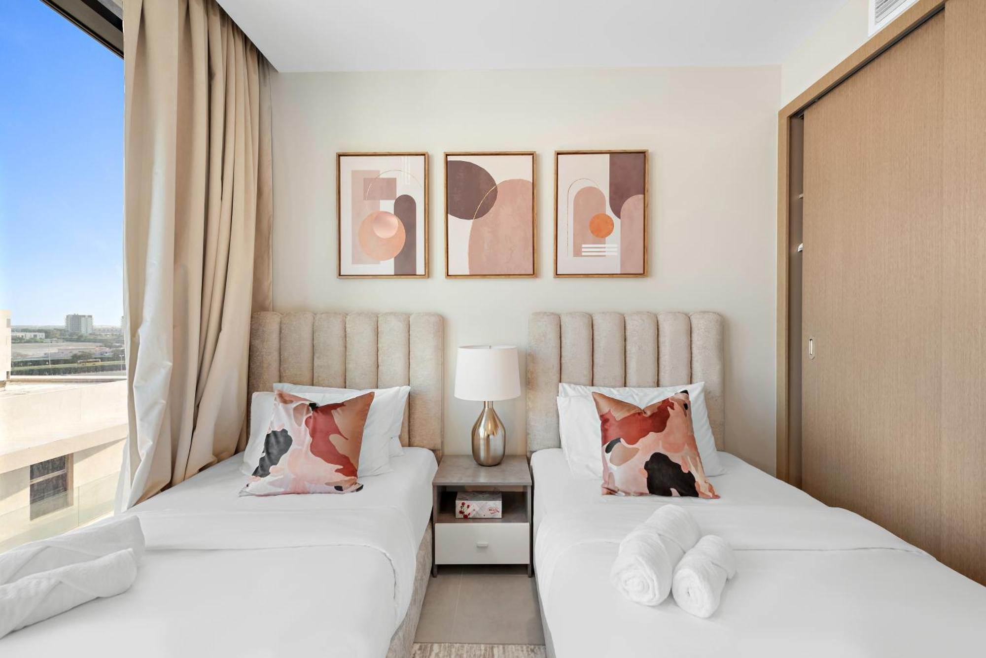 Luxurious 2br With Pool & Gym Access L Near Downtown Apartment Dubai