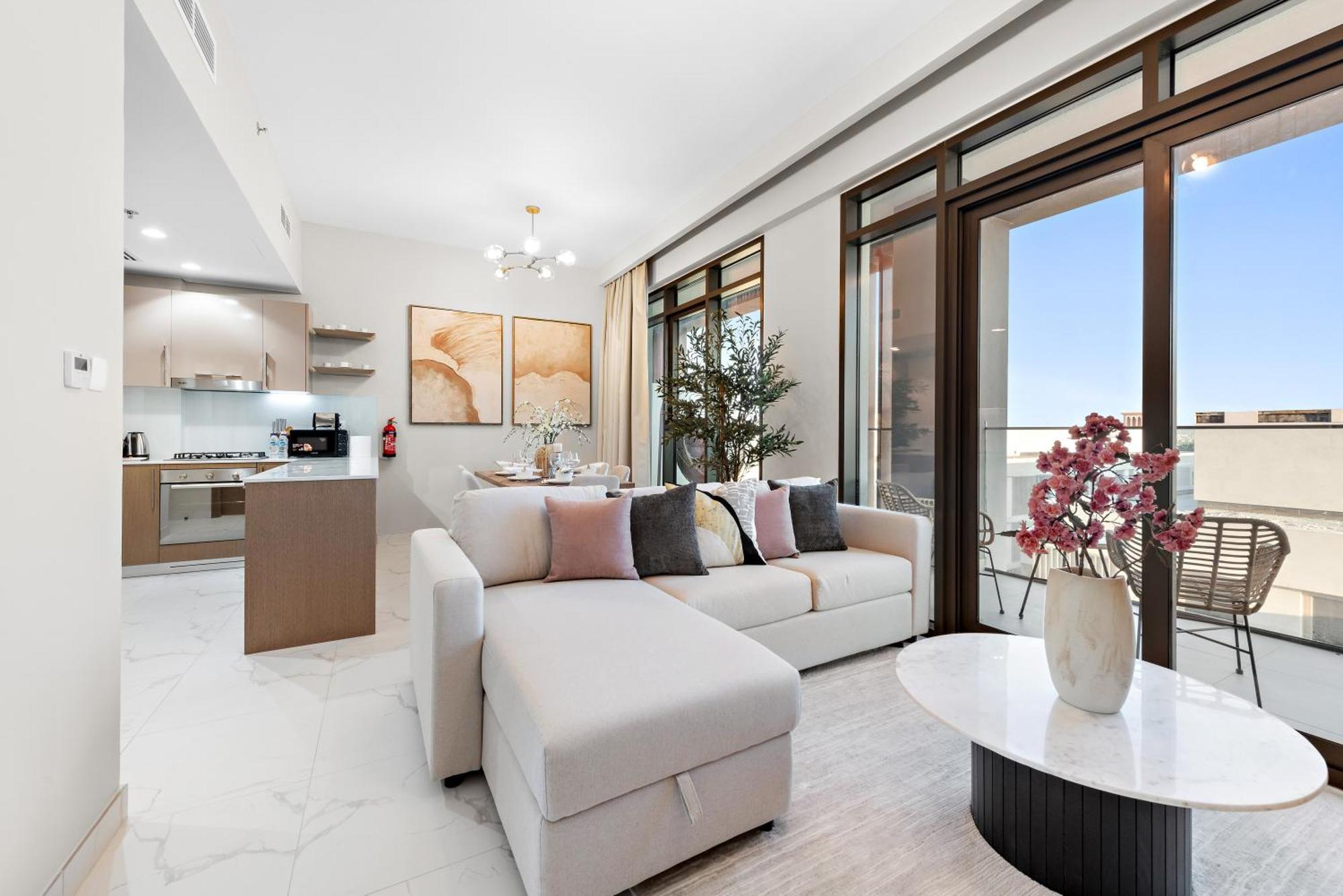 Luxurious 2br With Pool & Gym Access L Near Downtown Apartment Dubai