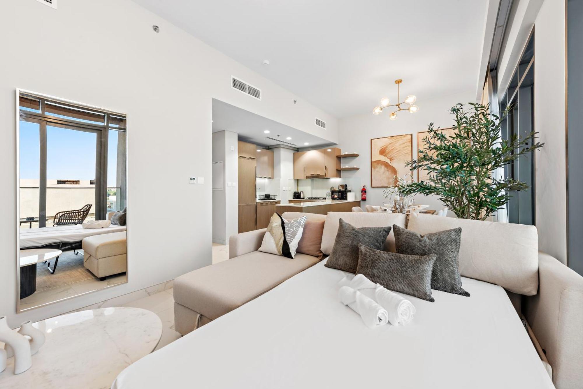 Luxurious 2br With Pool & Gym Access L Near Downtown Dubai