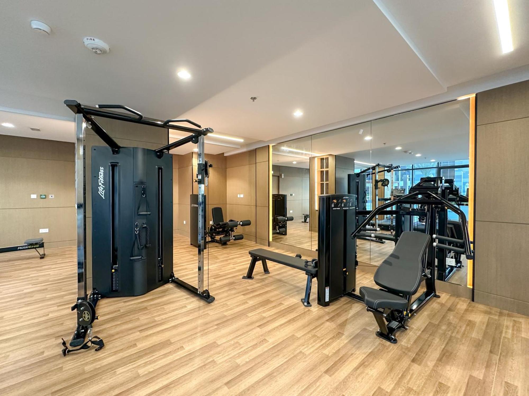 Luxurious 2br With Pool & Gym Access L Near Downtown *