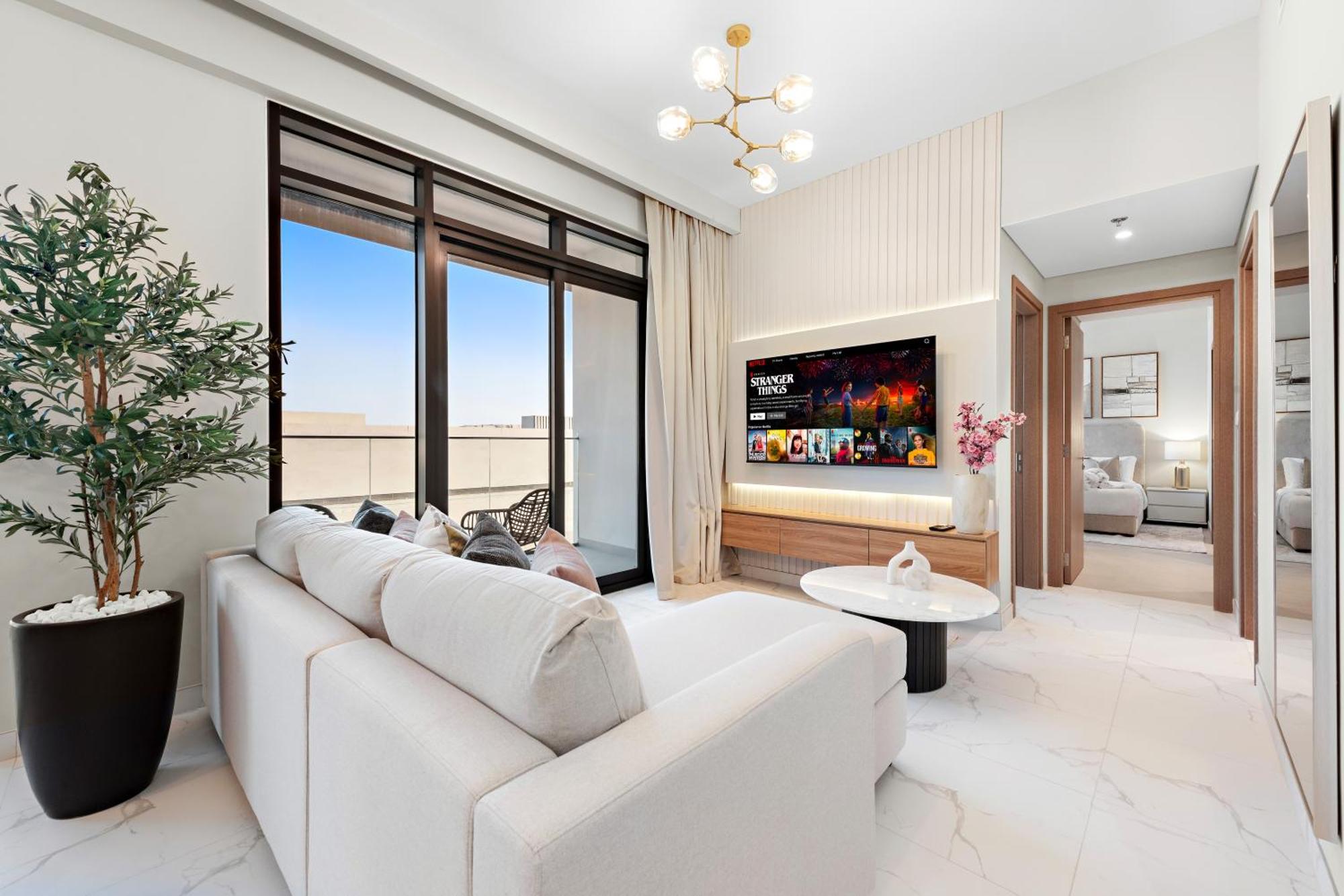 Luxurious 2br With Pool & Gym Access L Near Downtown Dubai