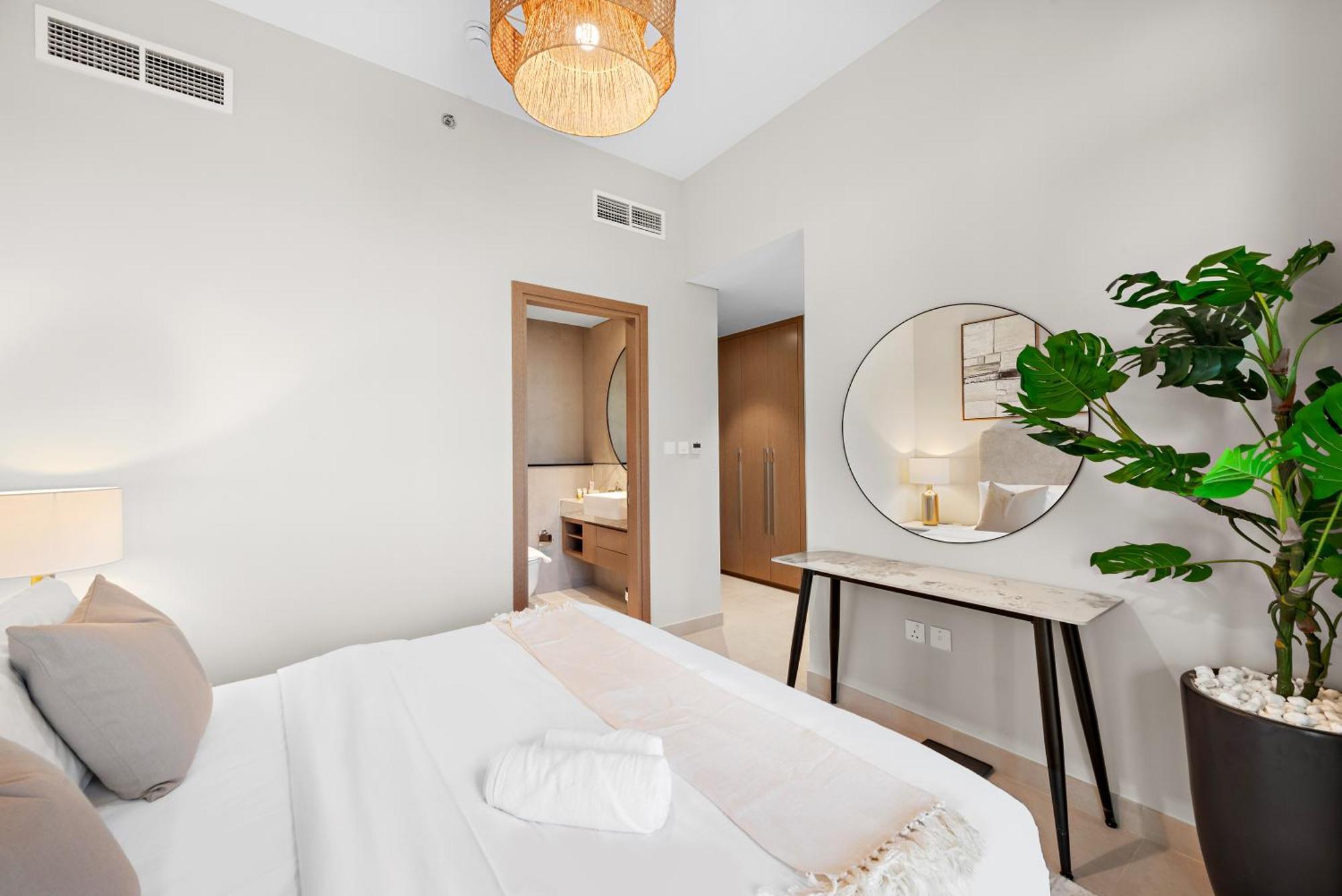 Apartment Luxurious 2br With Pool & Gym Access L Near Downtown