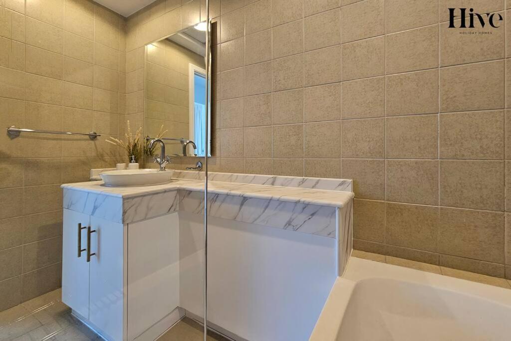 Luxury 2 Bedroom In Marina Apartment *