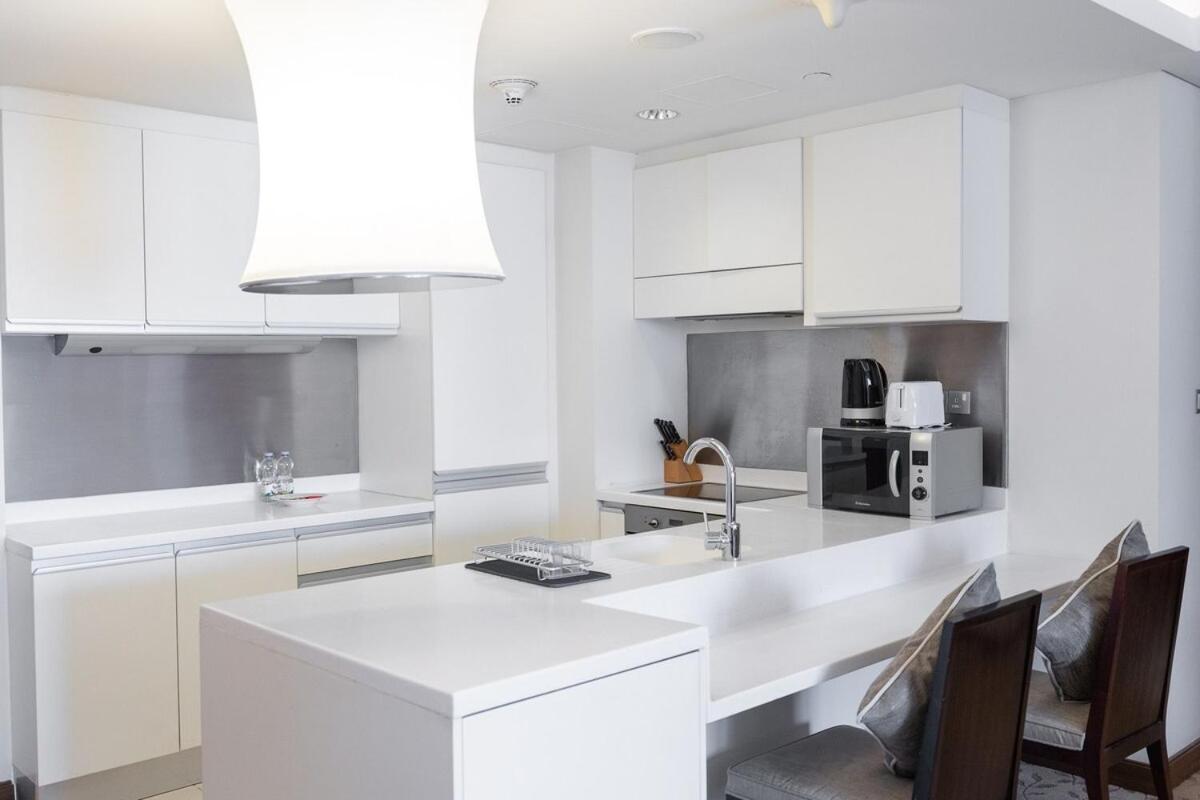 Elegant Studio For 2 At The Address Mall Apartment *