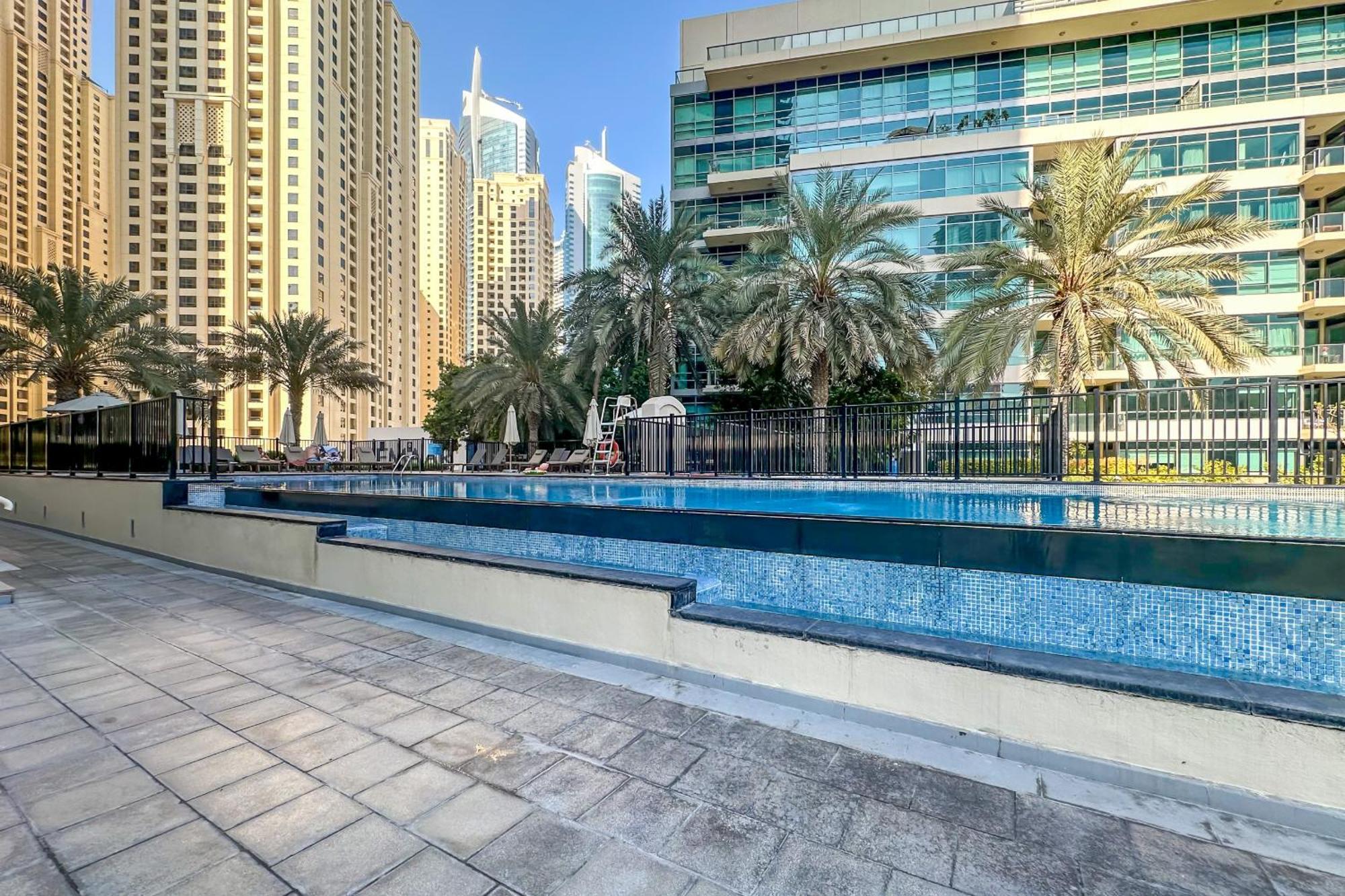 Marina Quays West-charming 1-br Retreat In The Heart Of Marina Dubai