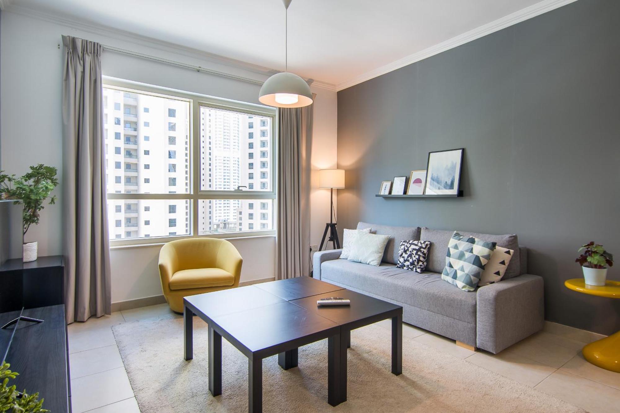 Marina Quays West-charming 1-br Retreat In The Heart Of Marina *