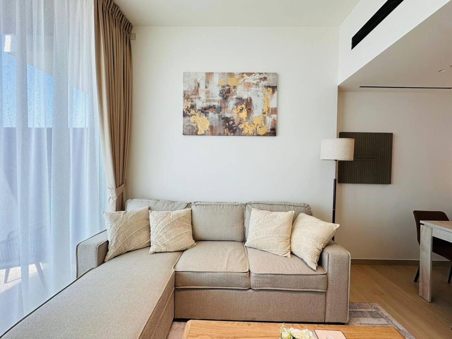 Apartment Stunning Brand New 1 Bedroom *