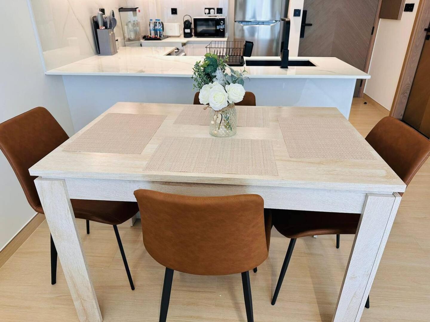 Apartment Stunning Brand New 1 Bedroom *