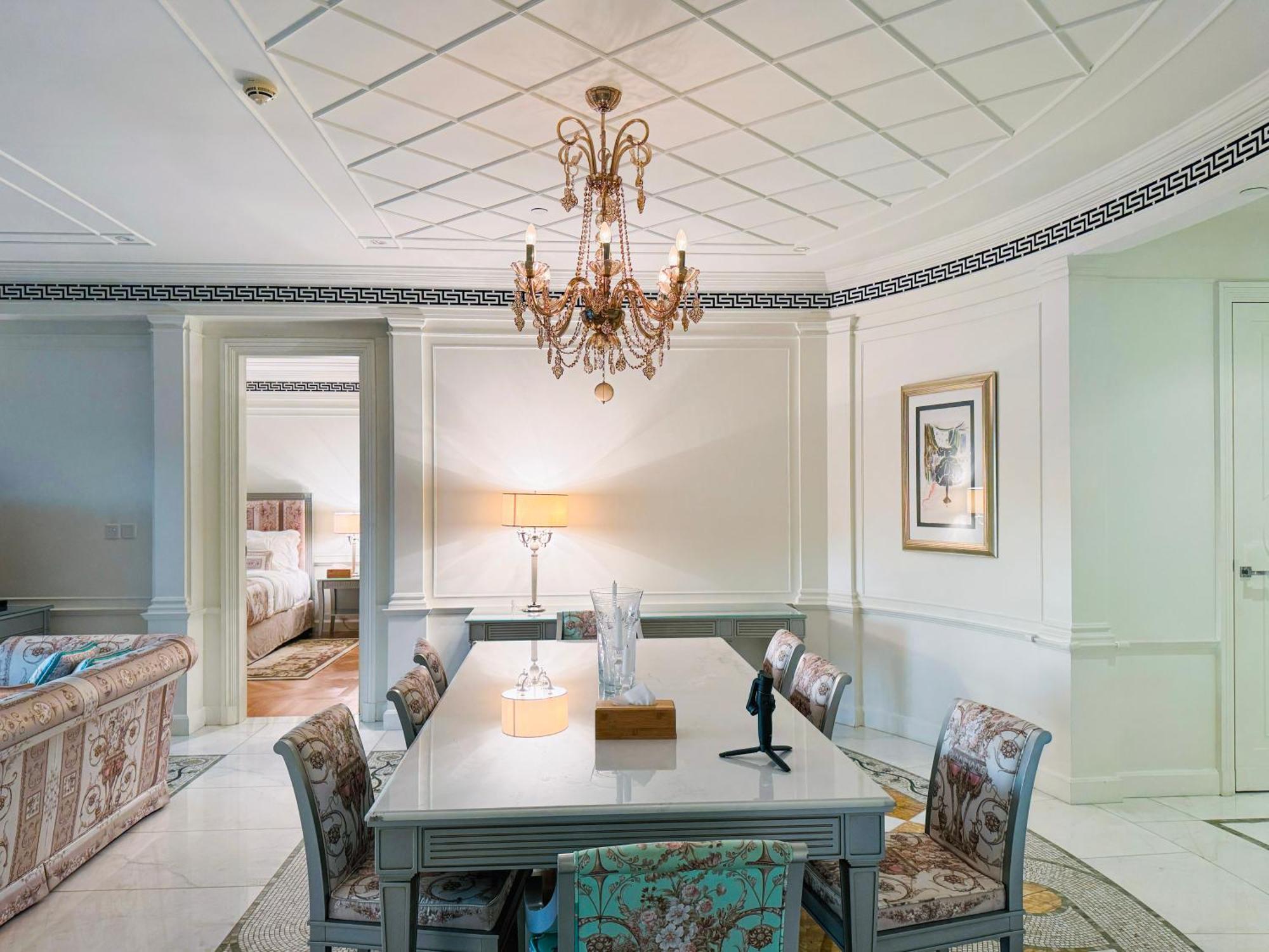 Brown Stone - Palazzo Versace Waterfront View Apartment