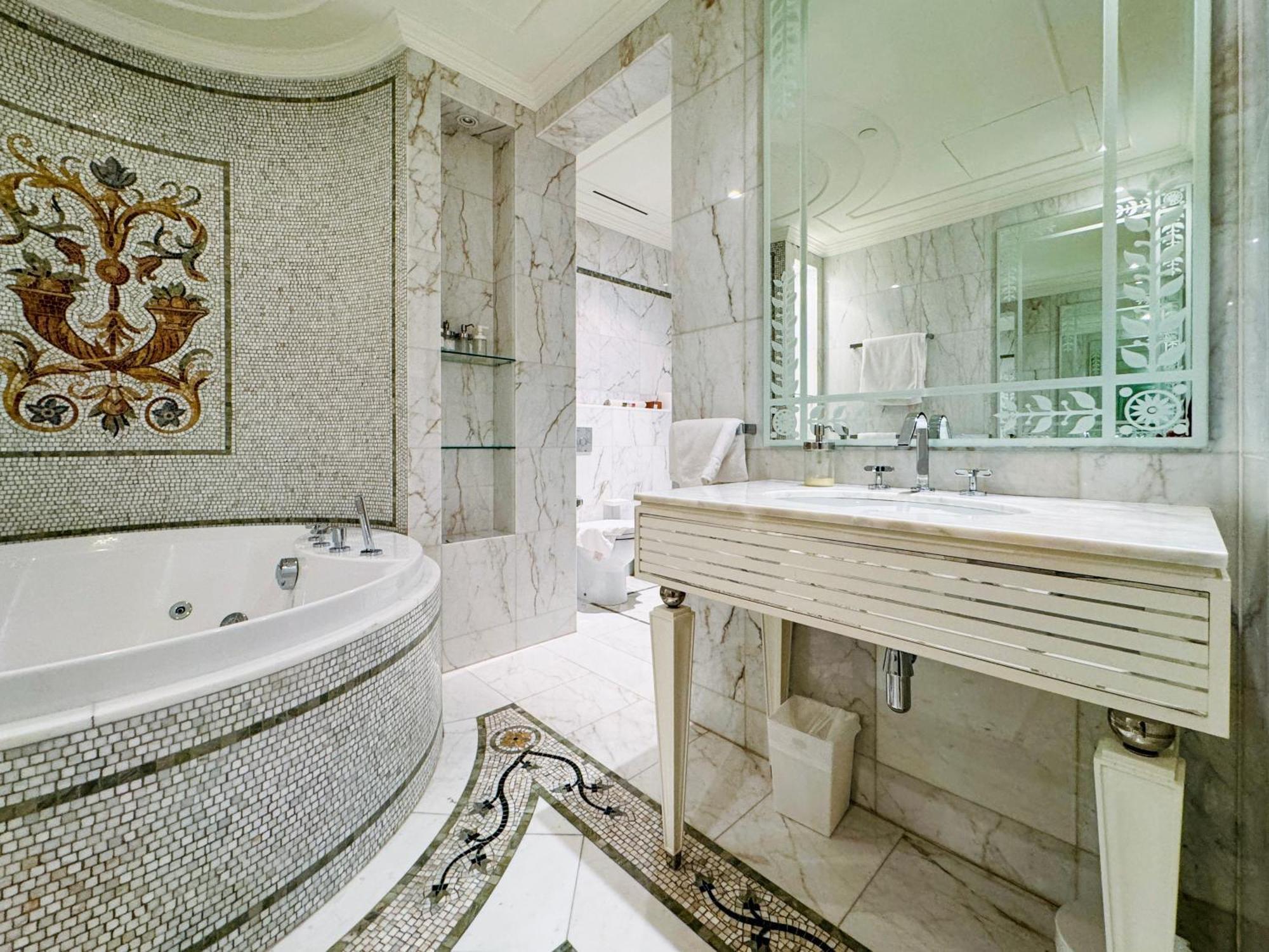 Brown Stone - Palazzo Versace Waterfront View *