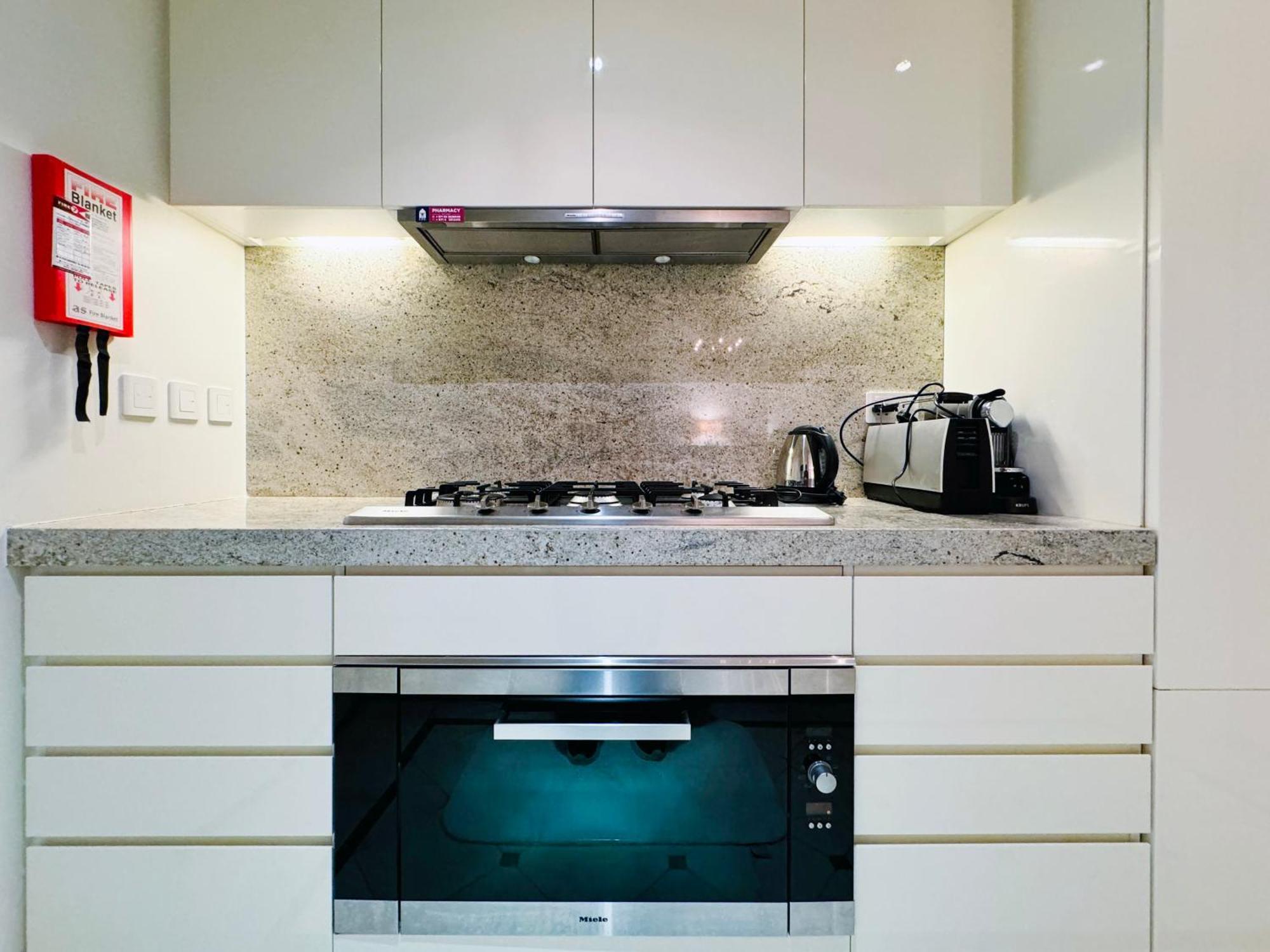 Brown Stone - Palazzo Versace Waterfront View Apartment
