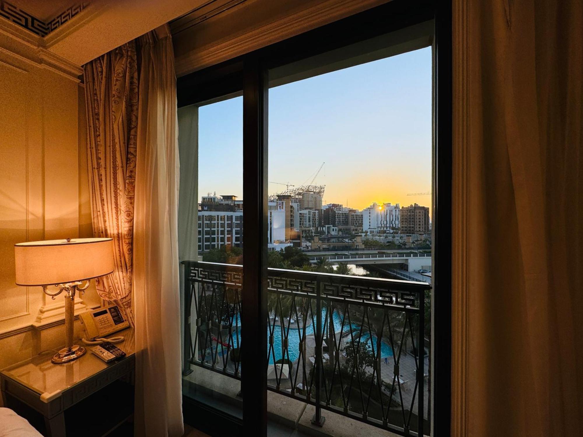 Apartment Brown Stone - Palazzo Versace Waterfront View Dubai