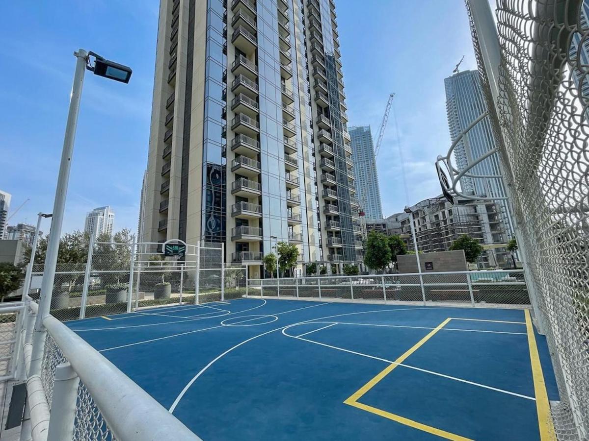 Apartment Prestigious 2-bedroom Unit With Waterfront Charm In Creek Harbour