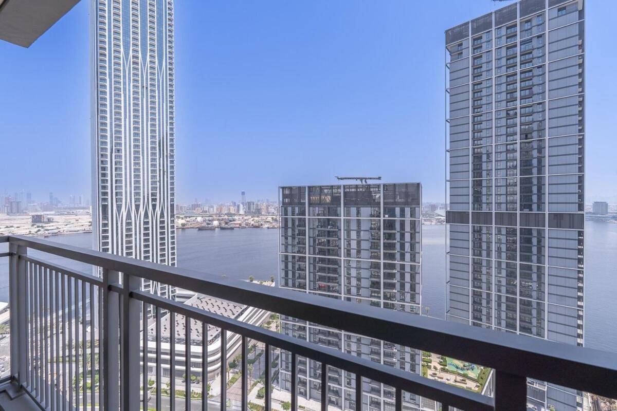 Apartment Prestigious 2-bedroom Unit With Waterfront Charm In Creek Harbour *