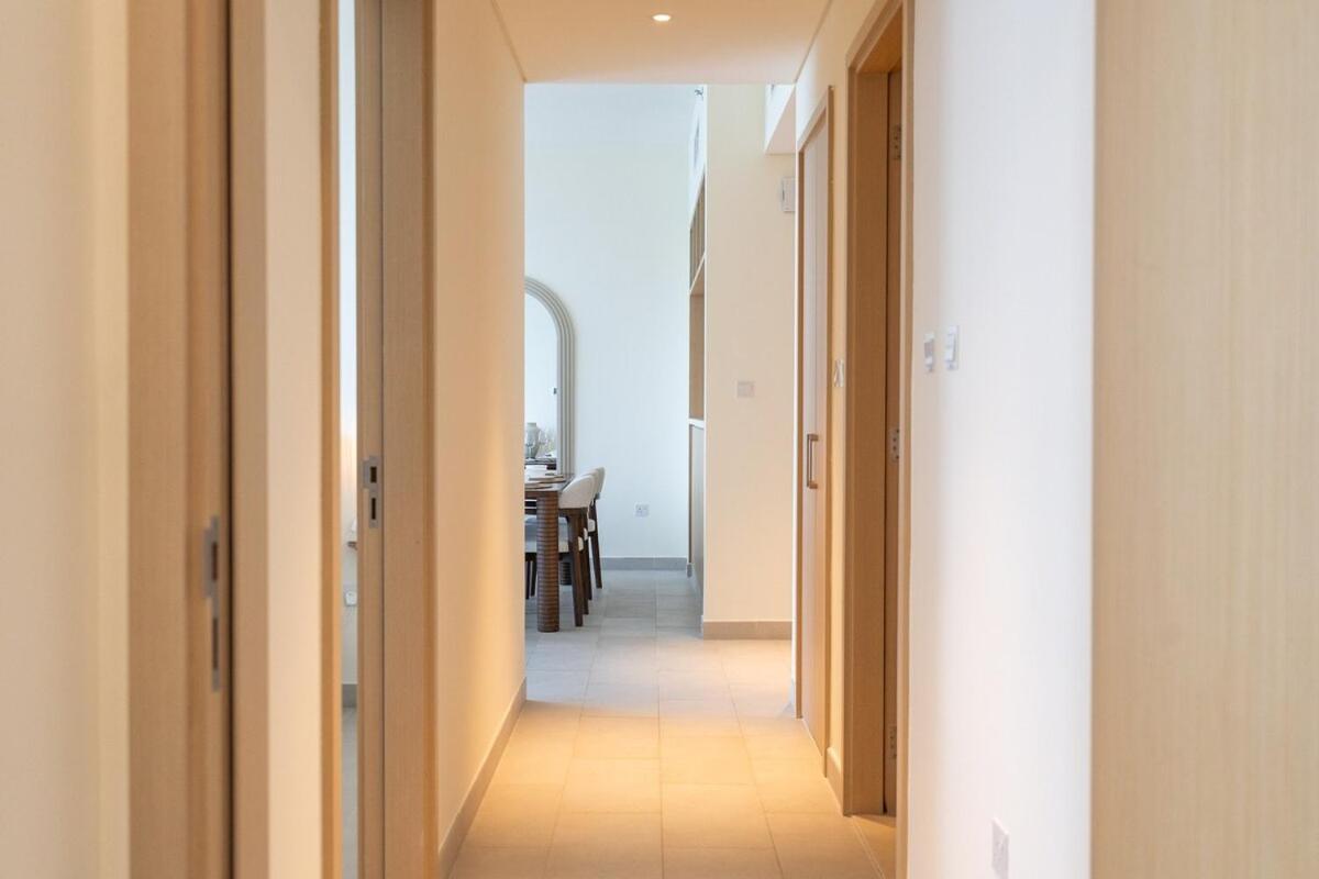 Prestigious 2-bedroom Unit With Waterfront Charm In Creek Harbour *