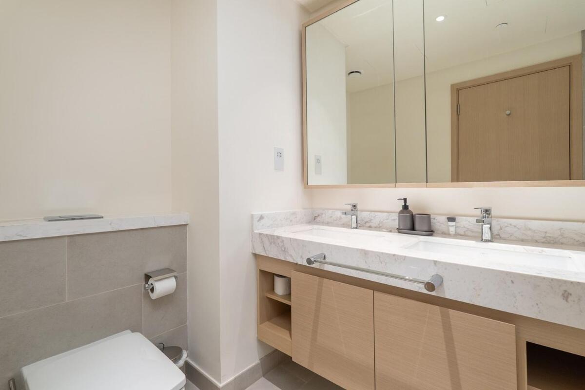 Prestigious 2-bedroom Unit With Waterfront Charm In Creek Harbour * Dubai