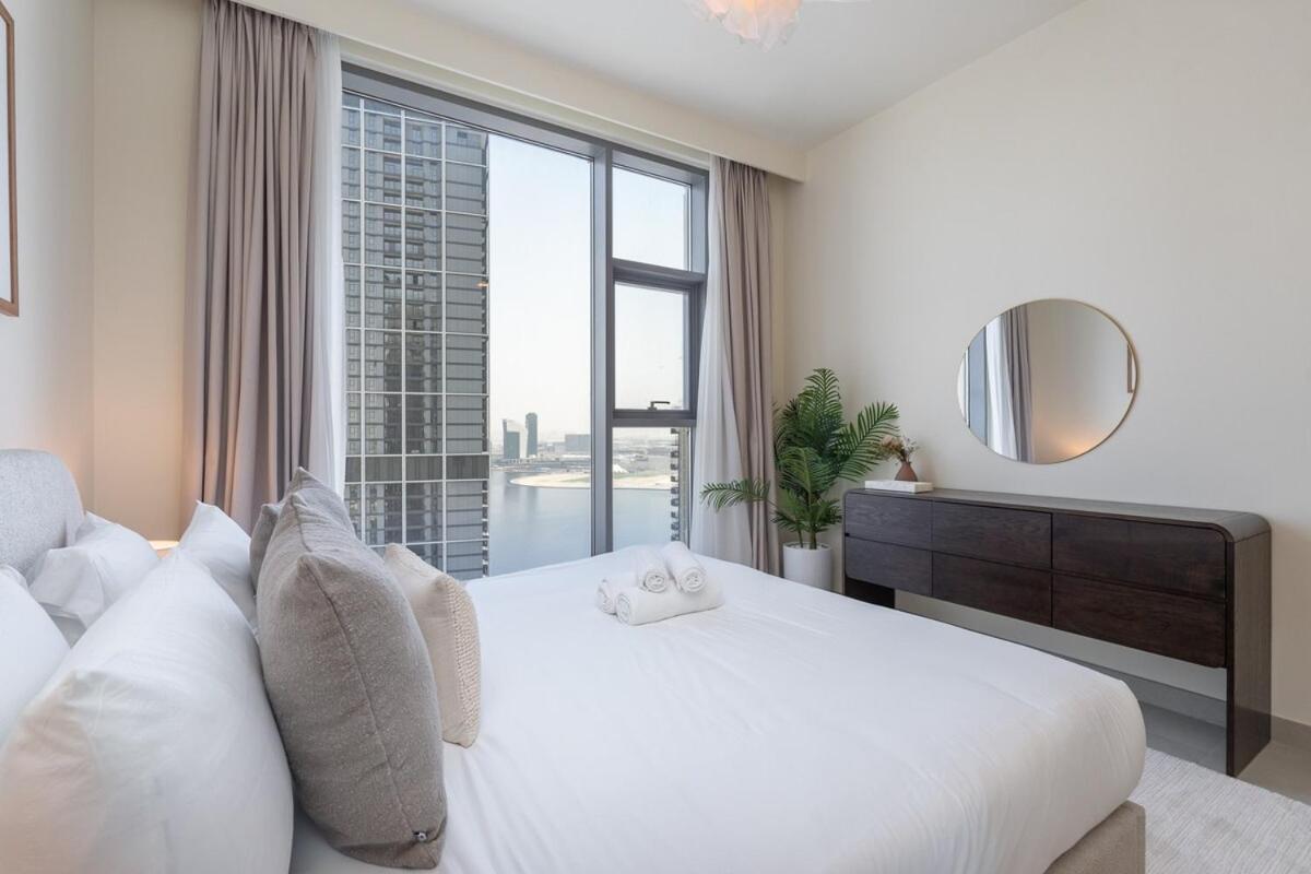 Apartment Prestigious 2-bedroom Unit With Waterfront Charm In Creek Harbour