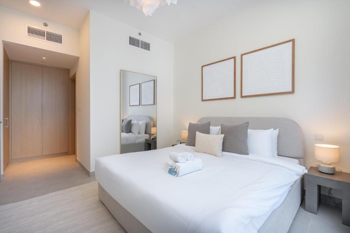 Prestigious 2-bedroom Unit With Waterfront Charm In Creek Harbour Apartment *