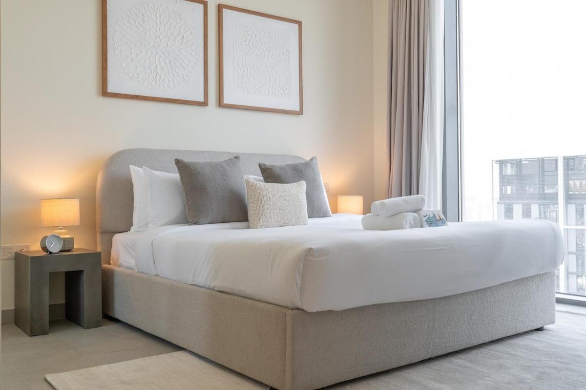 Prestigious 2-bedroom Unit With Waterfront Charm In Creek Harbour *