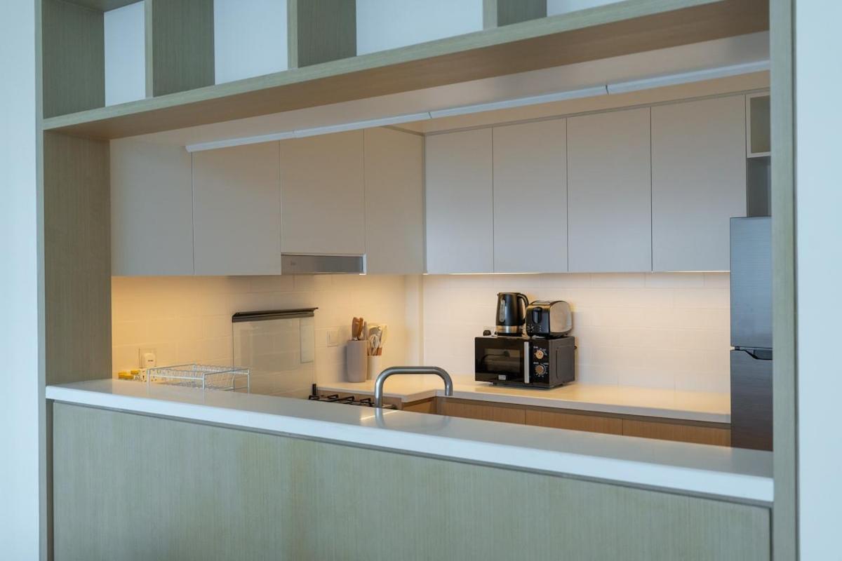 Prestigious 2-bedroom Unit With Waterfront Charm In Creek Harbour Apartment *