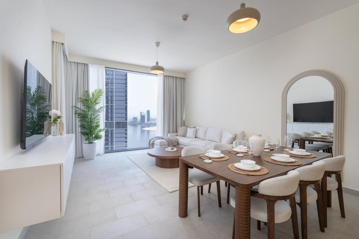Prestigious 2-bedroom Unit With Waterfront Charm In Creek Harbour *