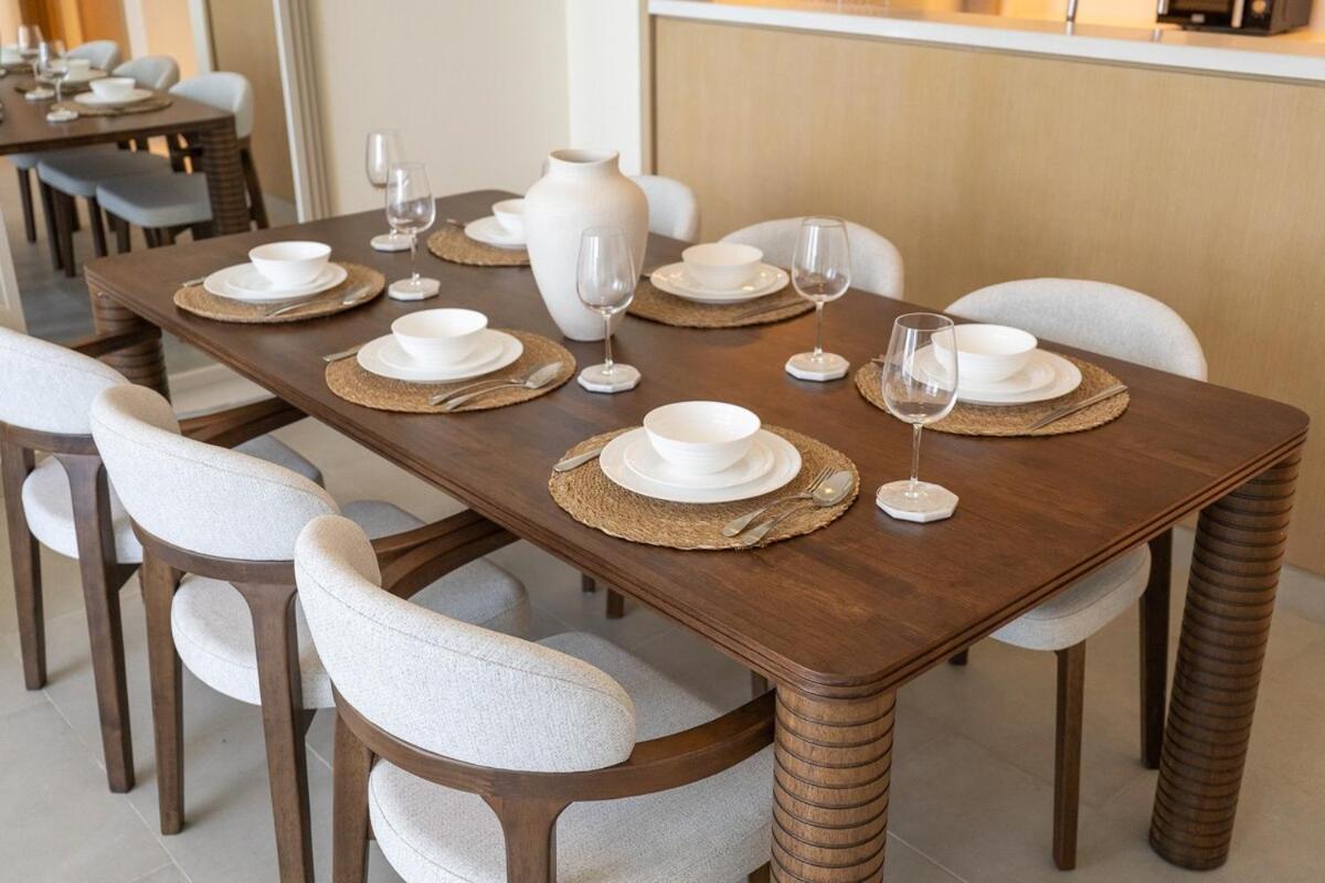 Apartment Prestigious 2-bedroom Unit With Waterfront Charm In Creek Harbour