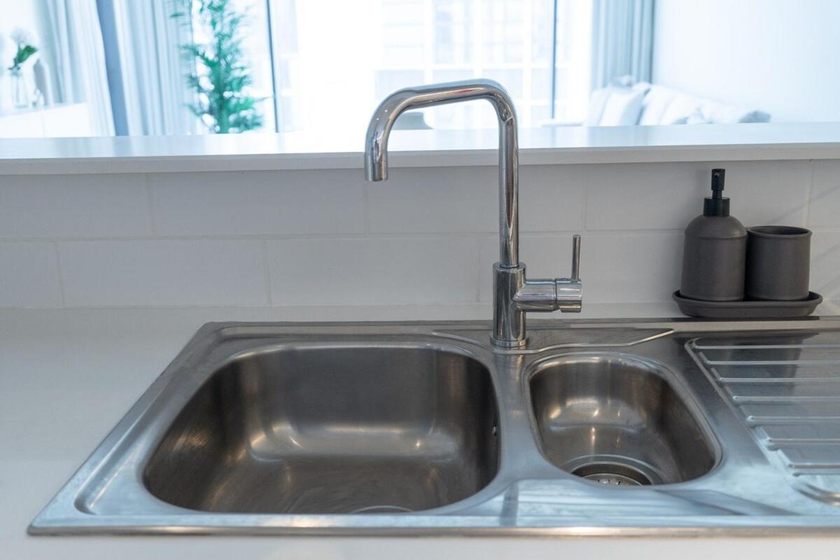 Apartment Prestigious 2-bedroom Unit With Waterfront Charm In Creek Harbour *