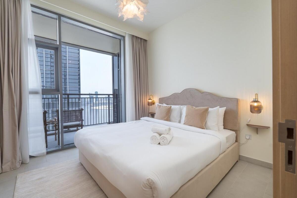 Prestigious 2-bedroom Unit With Waterfront Charm In Creek Harbour *