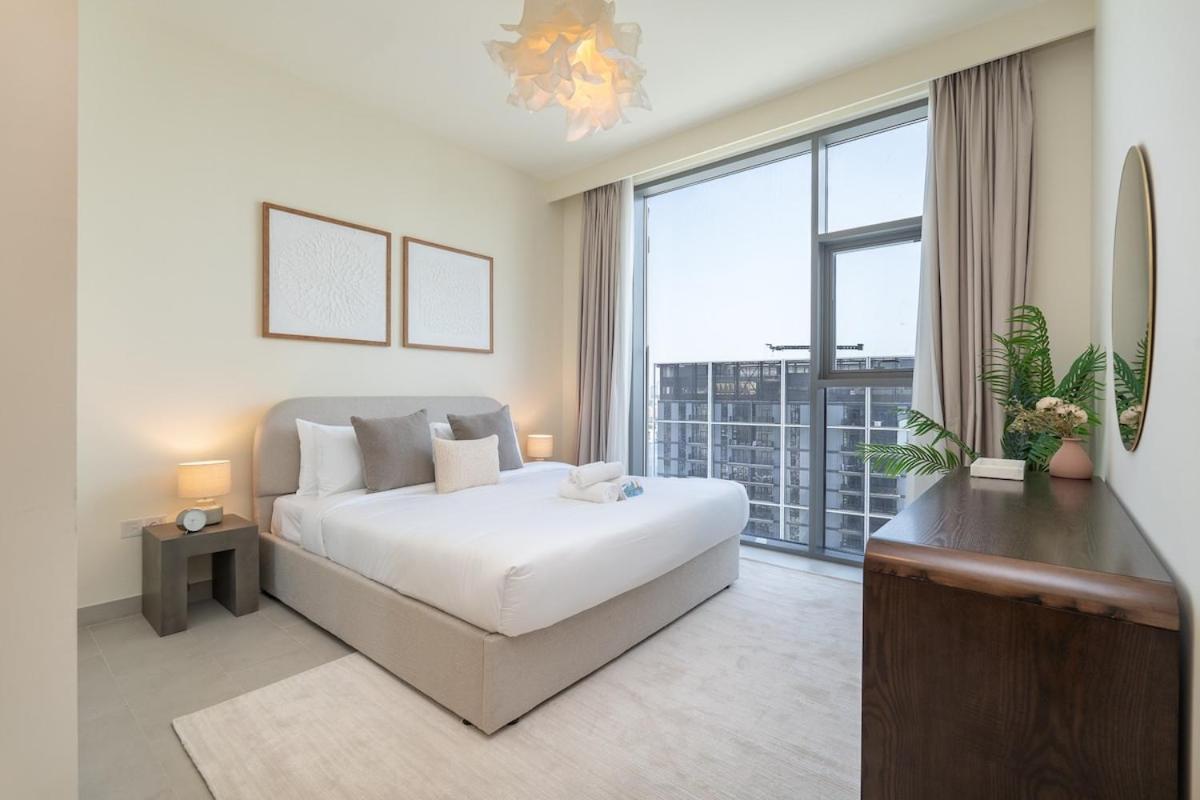 Prestigious 2-bedroom Unit With Waterfront Charm In Creek Harbour