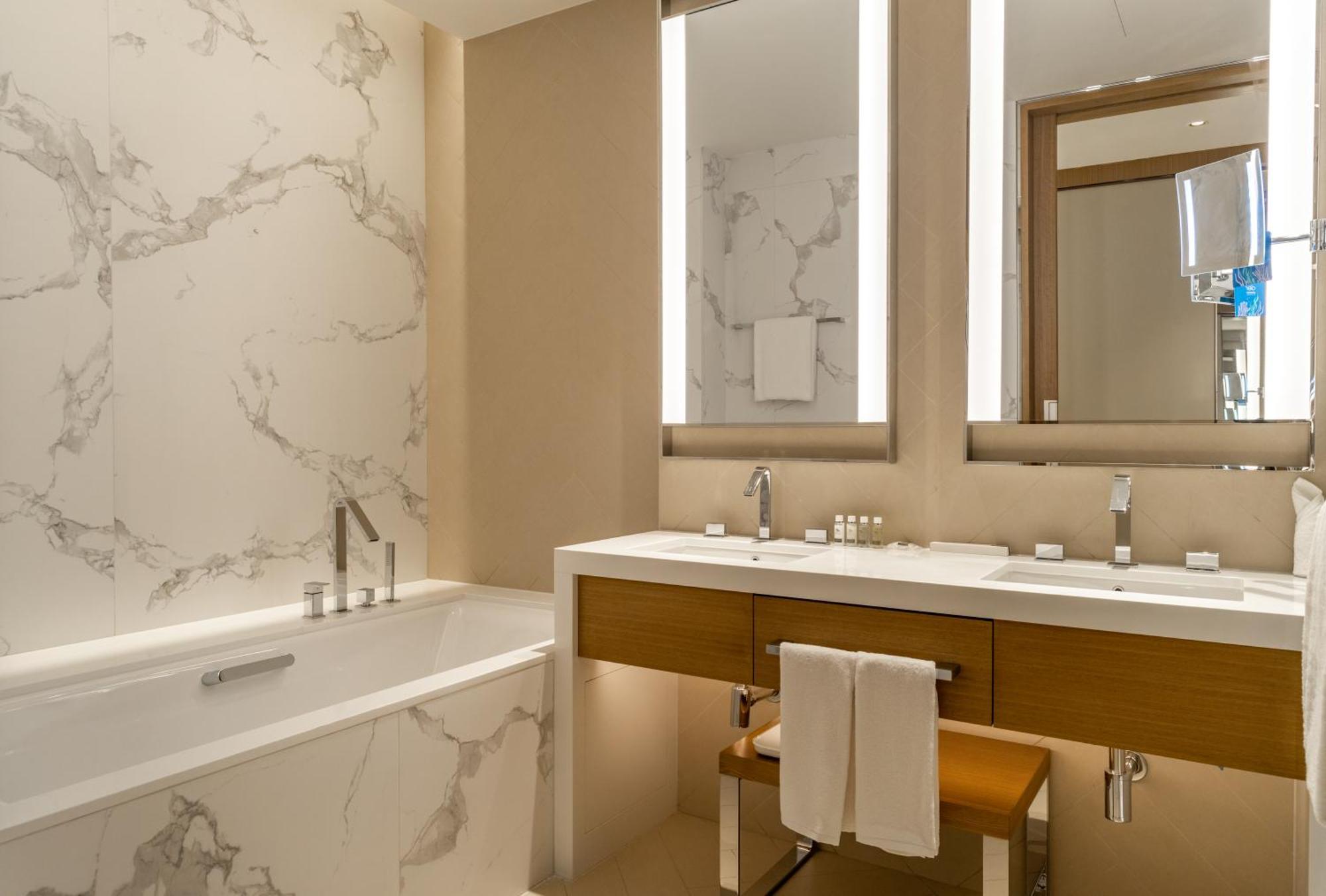 Opera 3br - 5 Mins To Mall With Burj View By Bms Apartment
