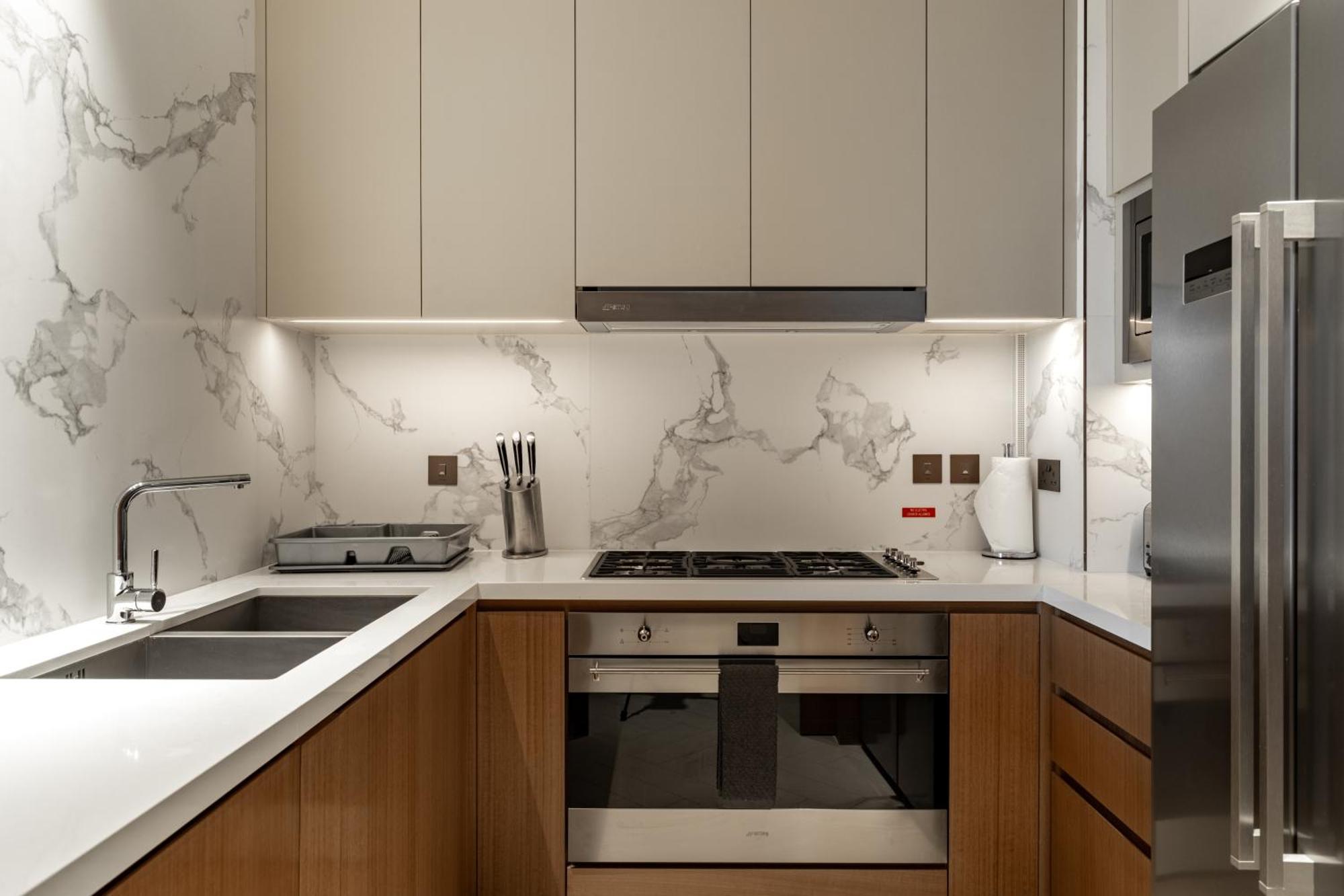 Opera 3br - 5 Mins To Mall With Burj View By Bms Apartment Dubai