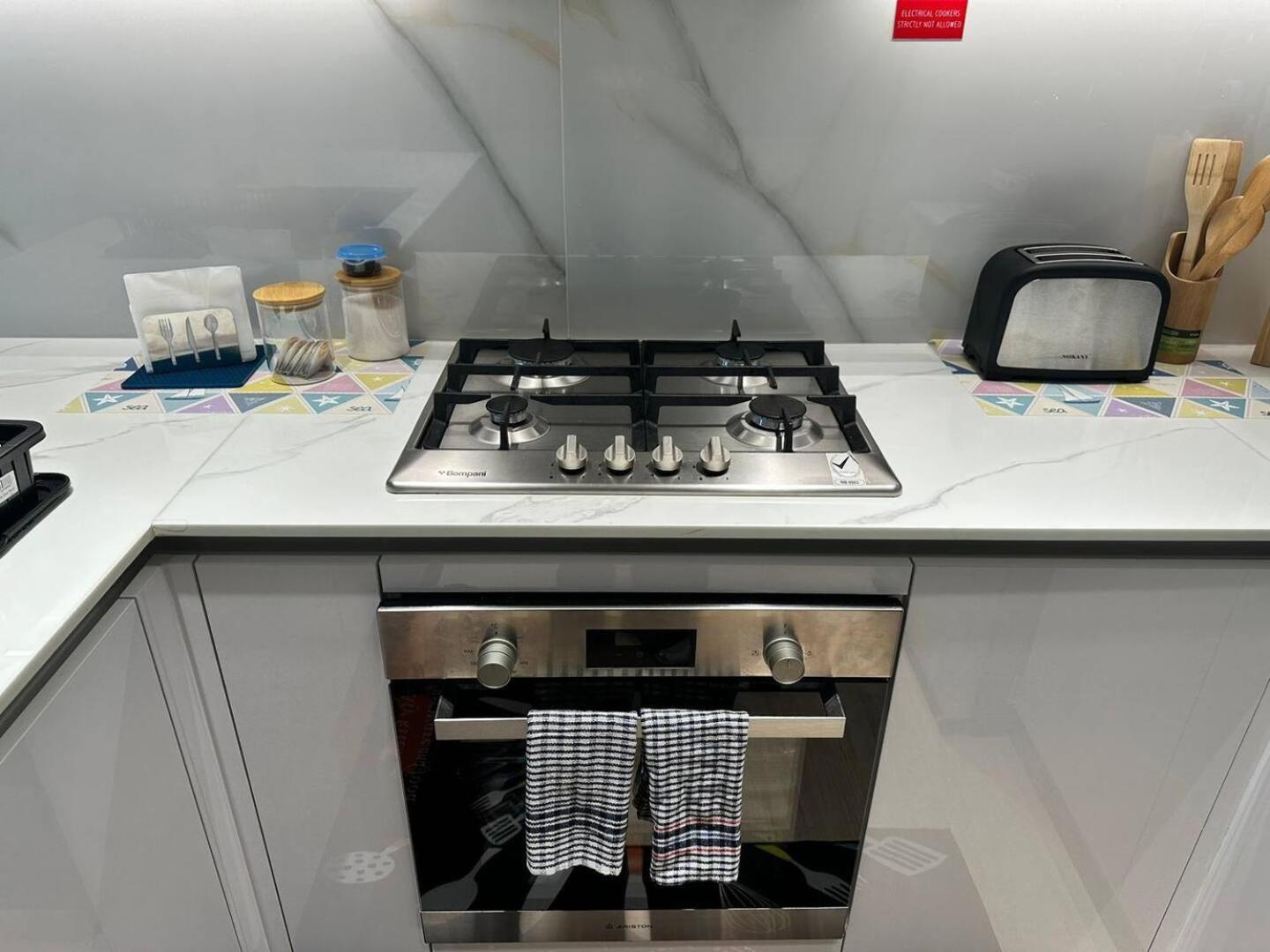 Fully Furnished 1 Bedroom With Balcony Apartment