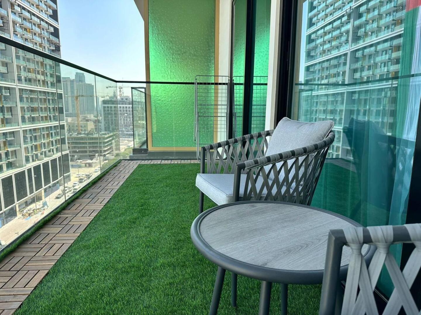 Fully Furnished 1 Bedroom With Balcony Apartment *