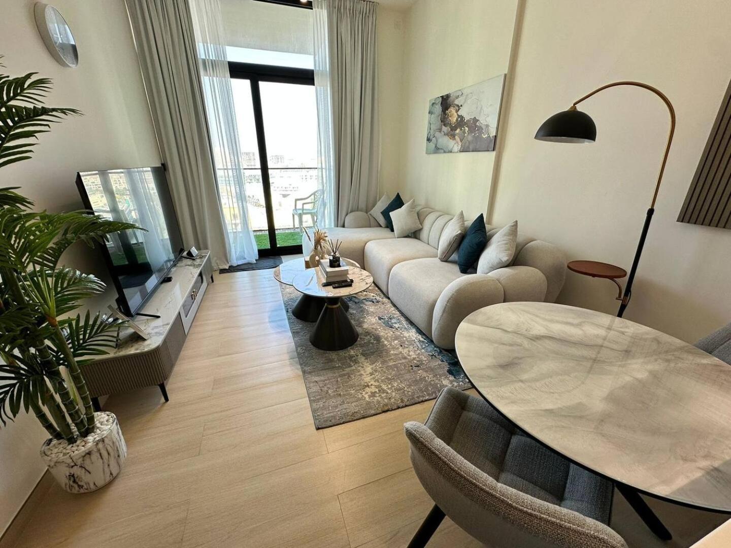 Apartment Fully Furnished 1 Bedroom With Balcony *