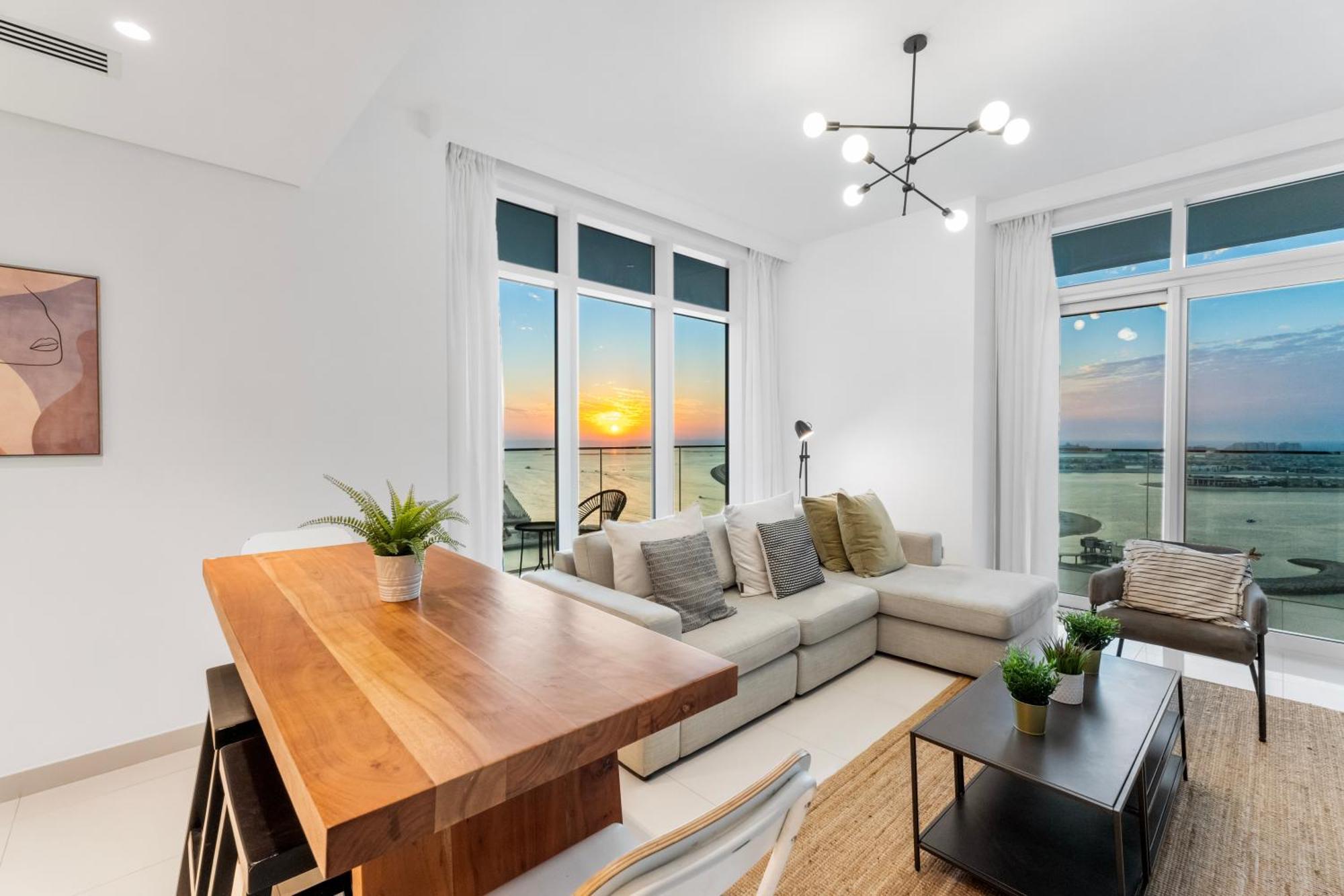 Private - 2 Bedroom Full Palm View Apartment *